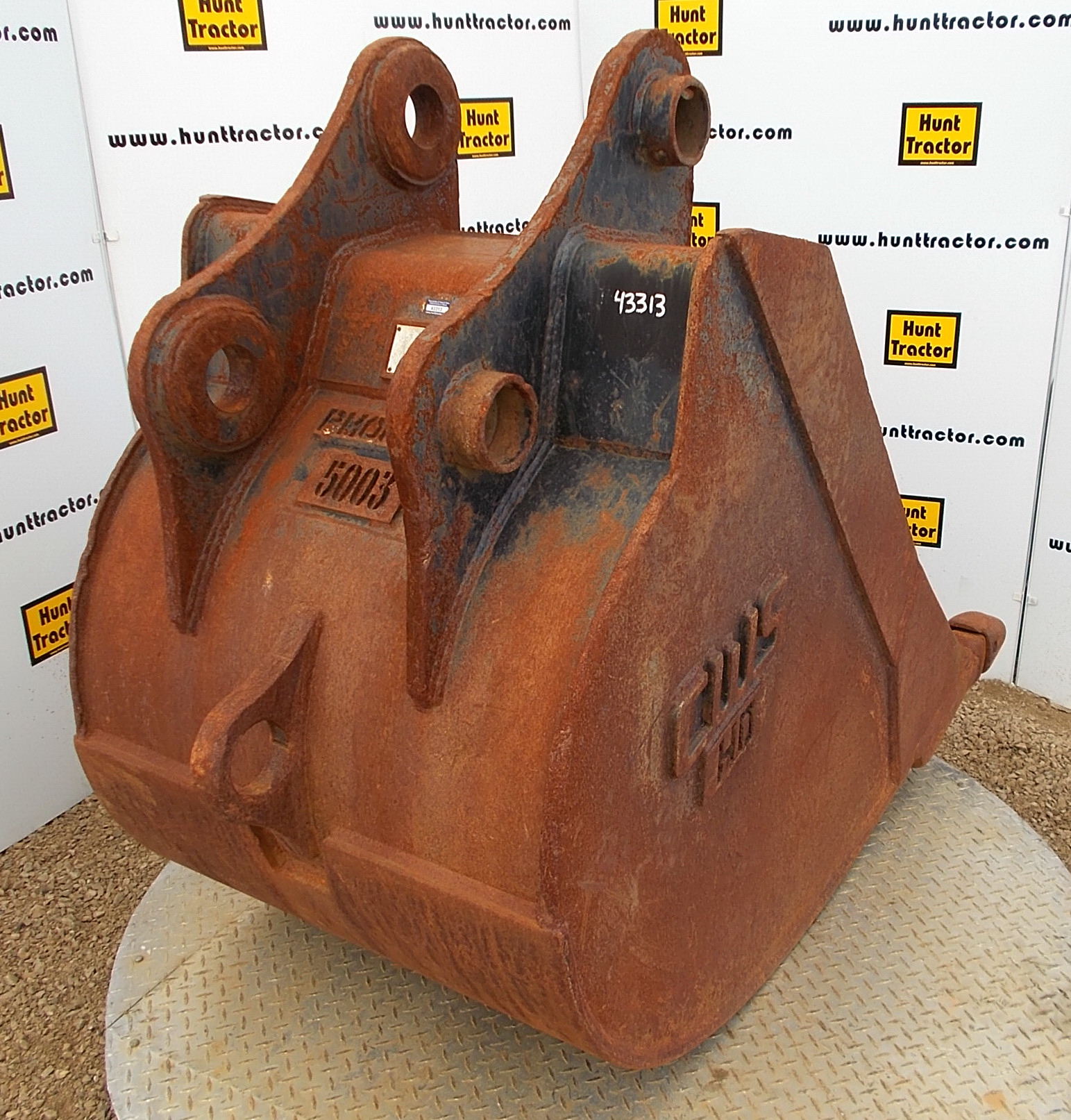 Used 36" John Deere 200DLC PinOn Excavator Bucket For Sale