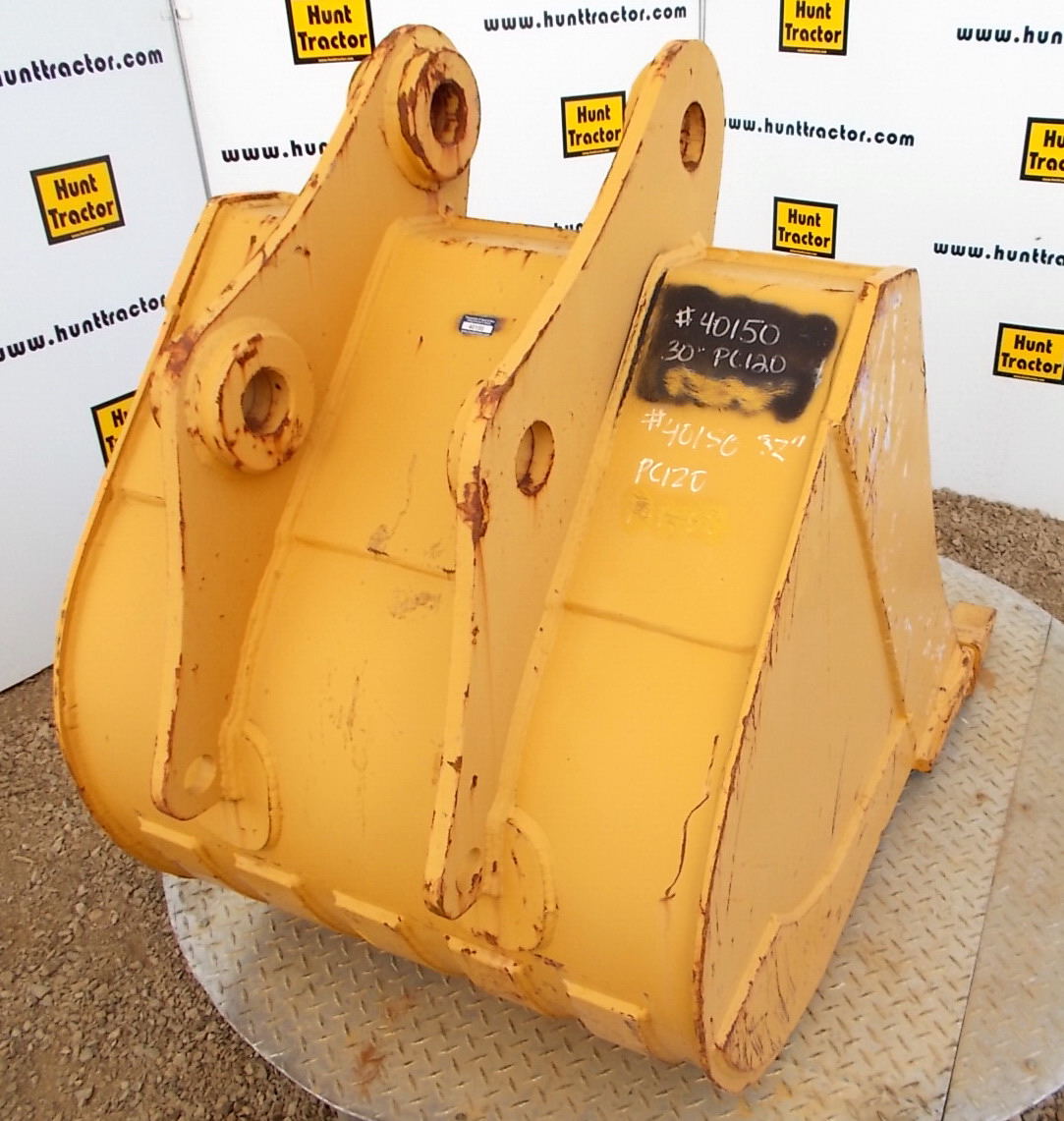 New 32" Komatsu PC138US2 PinOn Excavator Bucket For Sale
