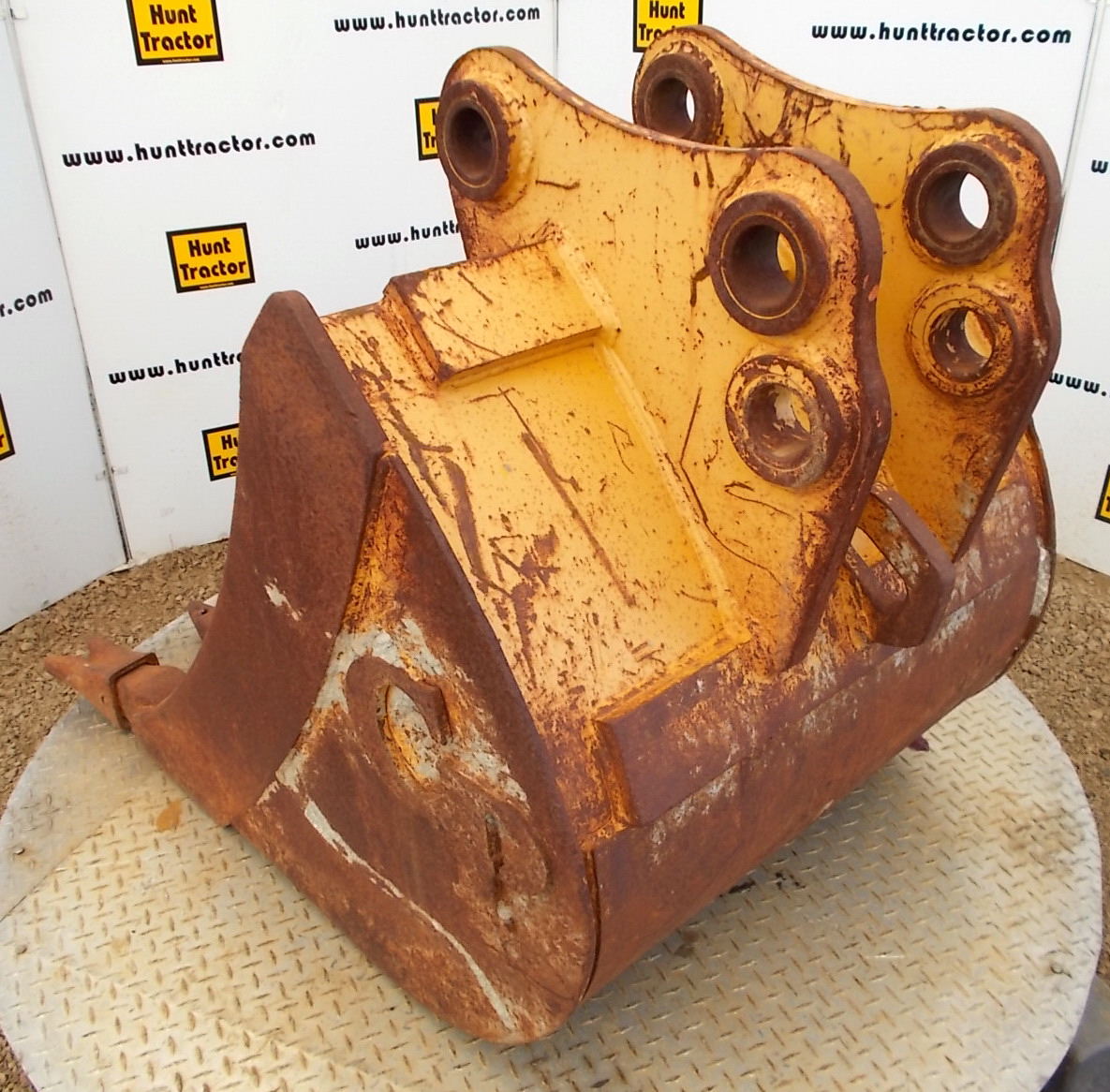 Hunt Tractor Used 36" John Deere 510 PinOn Backhoe Bucket For Sale