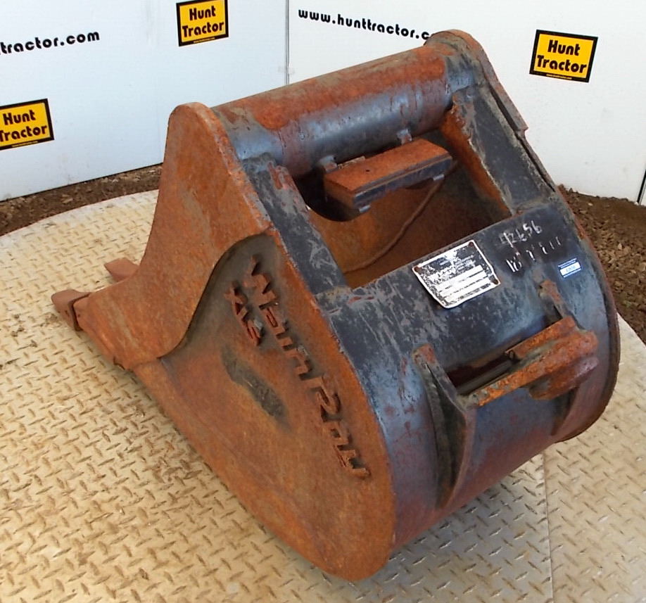 Used 18" 1/4 Yd WainRoy XLS Backhoe Bucket For Sale