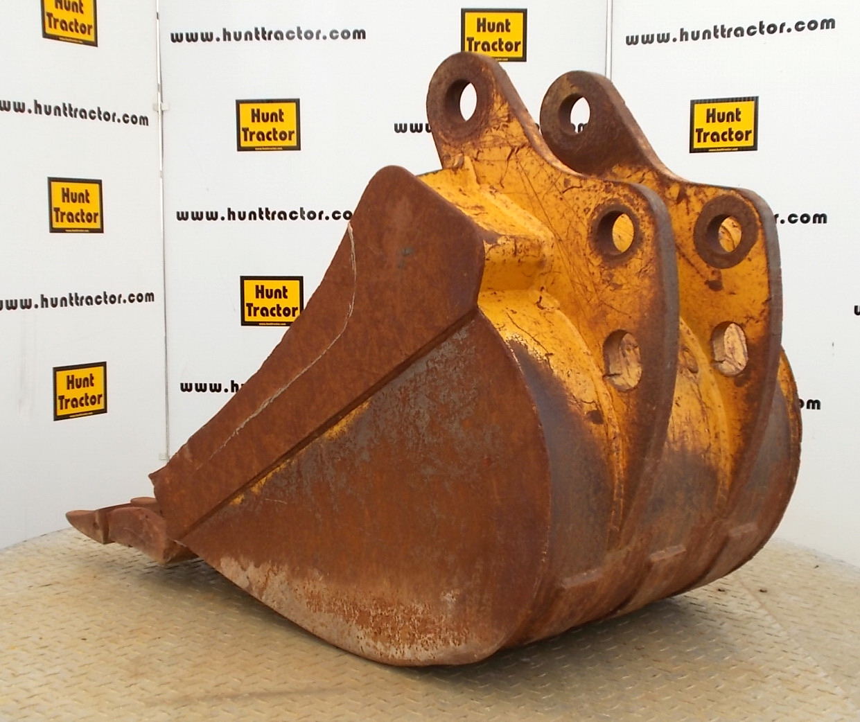 Hunt Tractor Used 24" John Deere 310SE PinOn Backhoe Bucket For Sale