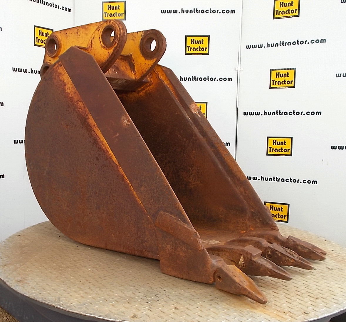 Hunt Tractor Used 24" John Deere 710B PinOn Backhoe Bucket For Sale