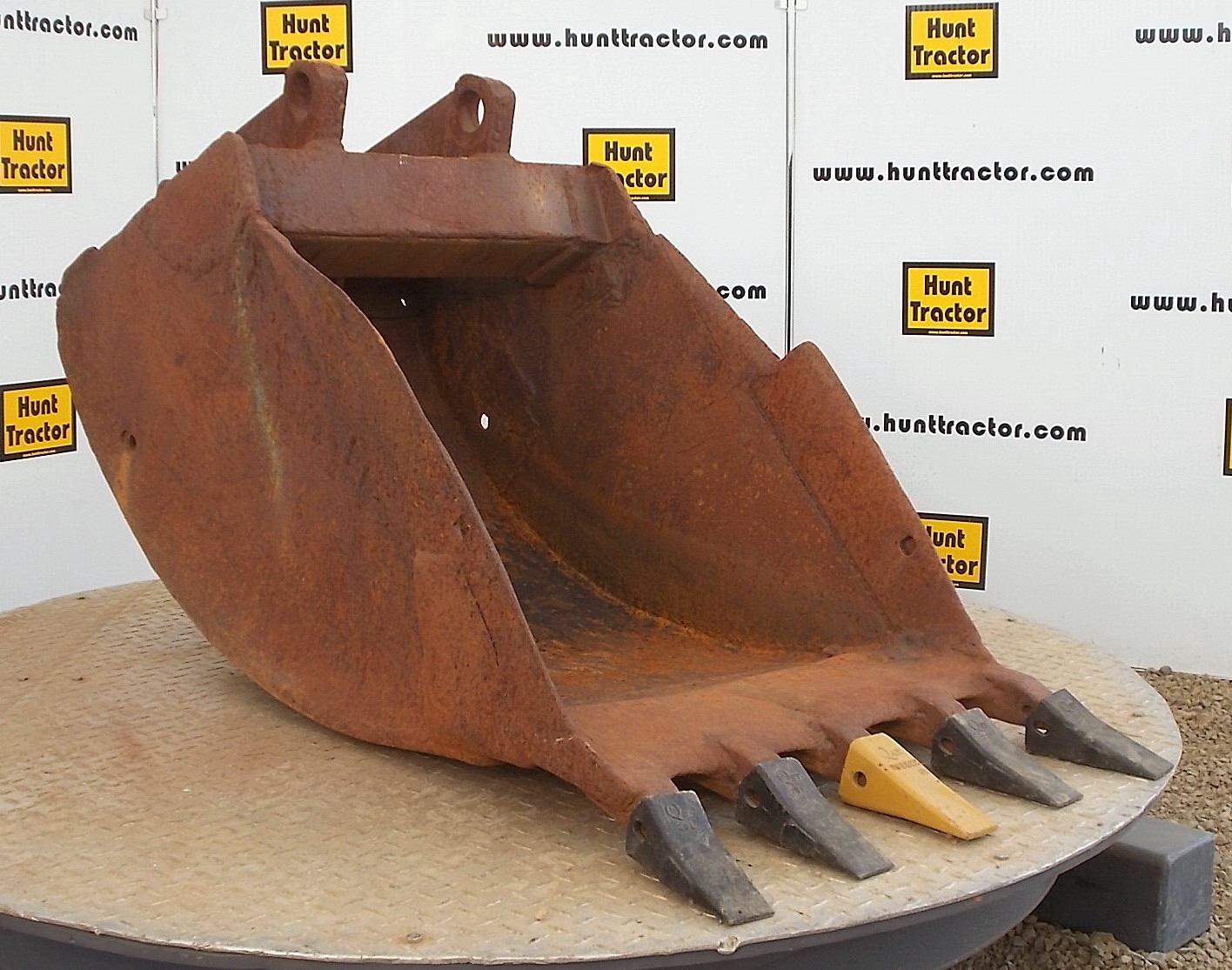 Used 24" New Holland LB75 PinOn Backhoe Bucket For Sale