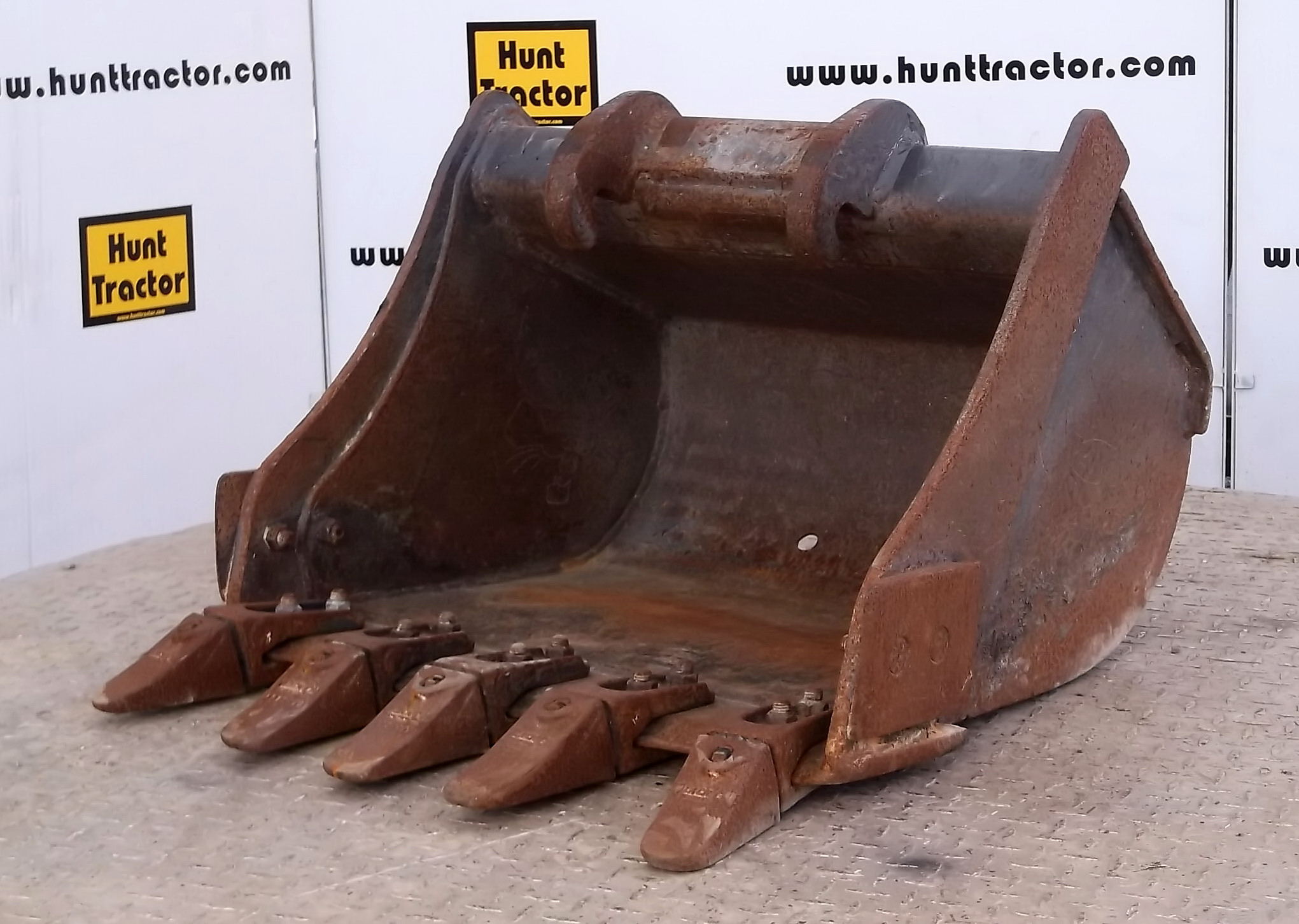 Hunt Tractor Used 24" Bobcat 325 Bobcat XChange Class II Mini