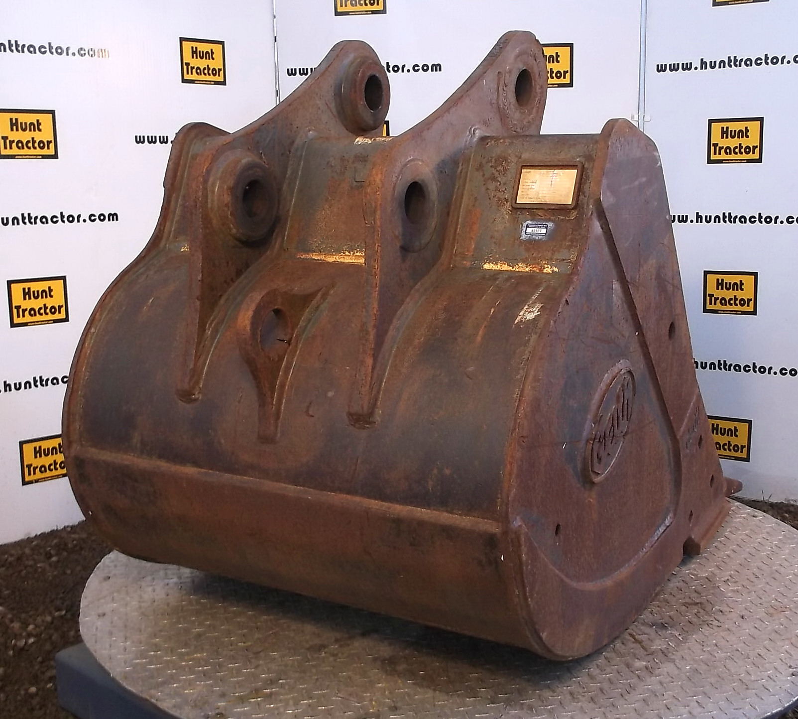 Hunt Tractor Used 36" John Deere 490D PinOn Excavator Bucket For Sale