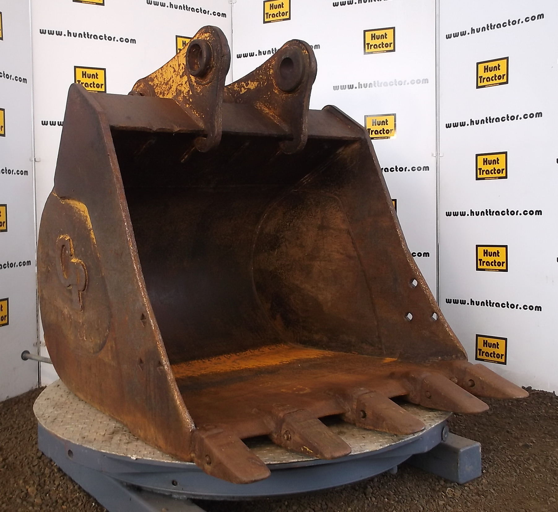 Used 48" John Deere 200 PinOn Excavator Bucket For Sale