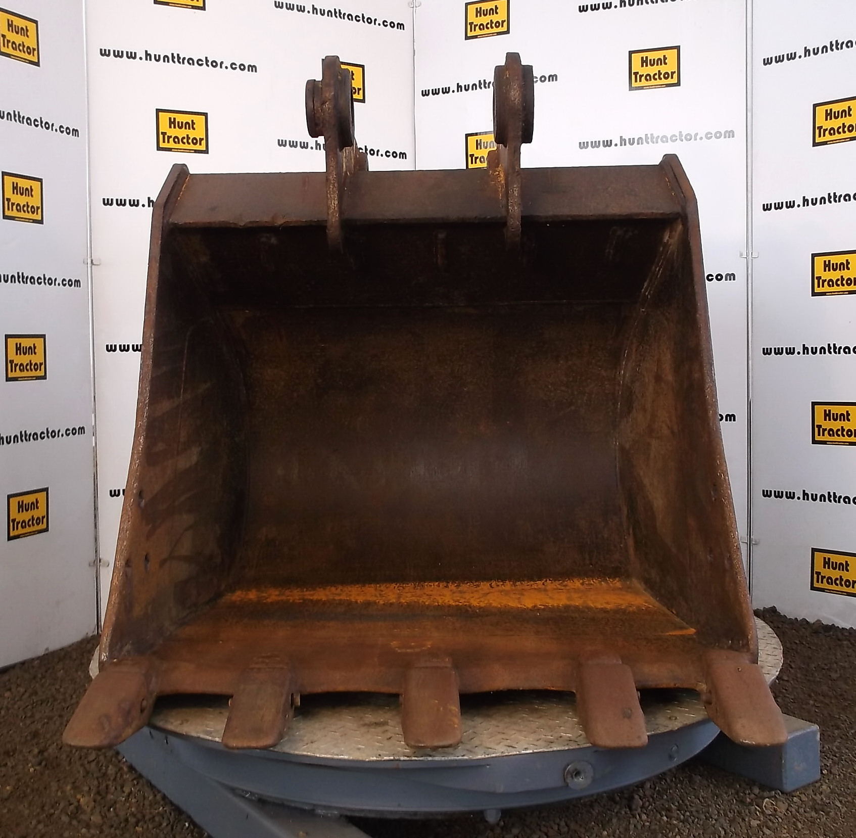 Used 48" John Deere 200 PinOn Excavator Bucket For Sale