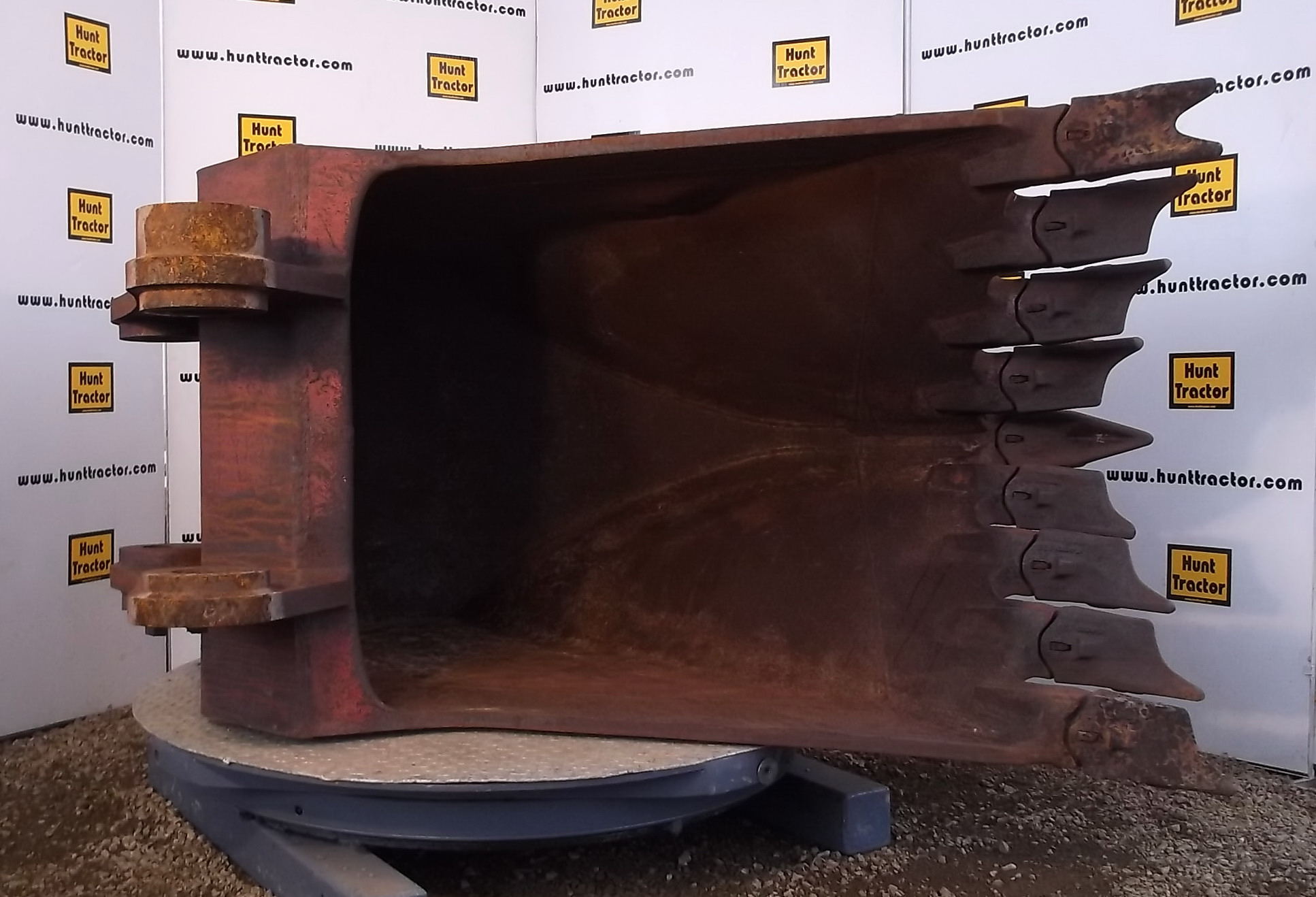 Used 48" Komatsu PC650-3 Pin-On Frost Bucket For Sale