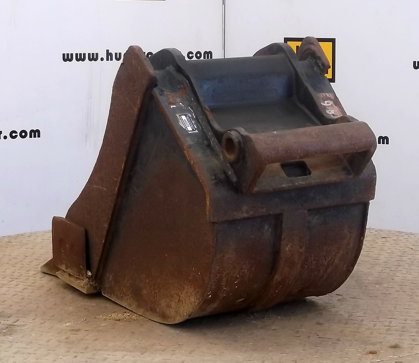 Hunt Tractor Used 16" Class III Bobcat XChange MiniExcavator Bucket