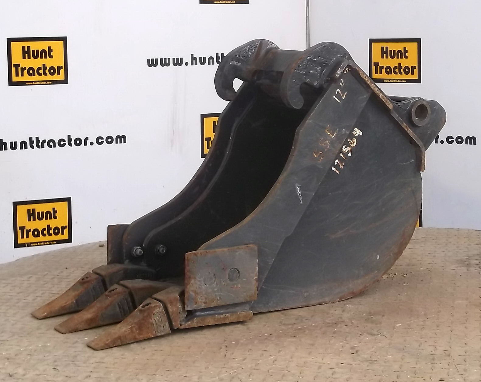 hunt-tractor-used-12-bobcat-e42-bobcat-x-change-class-iii-mini