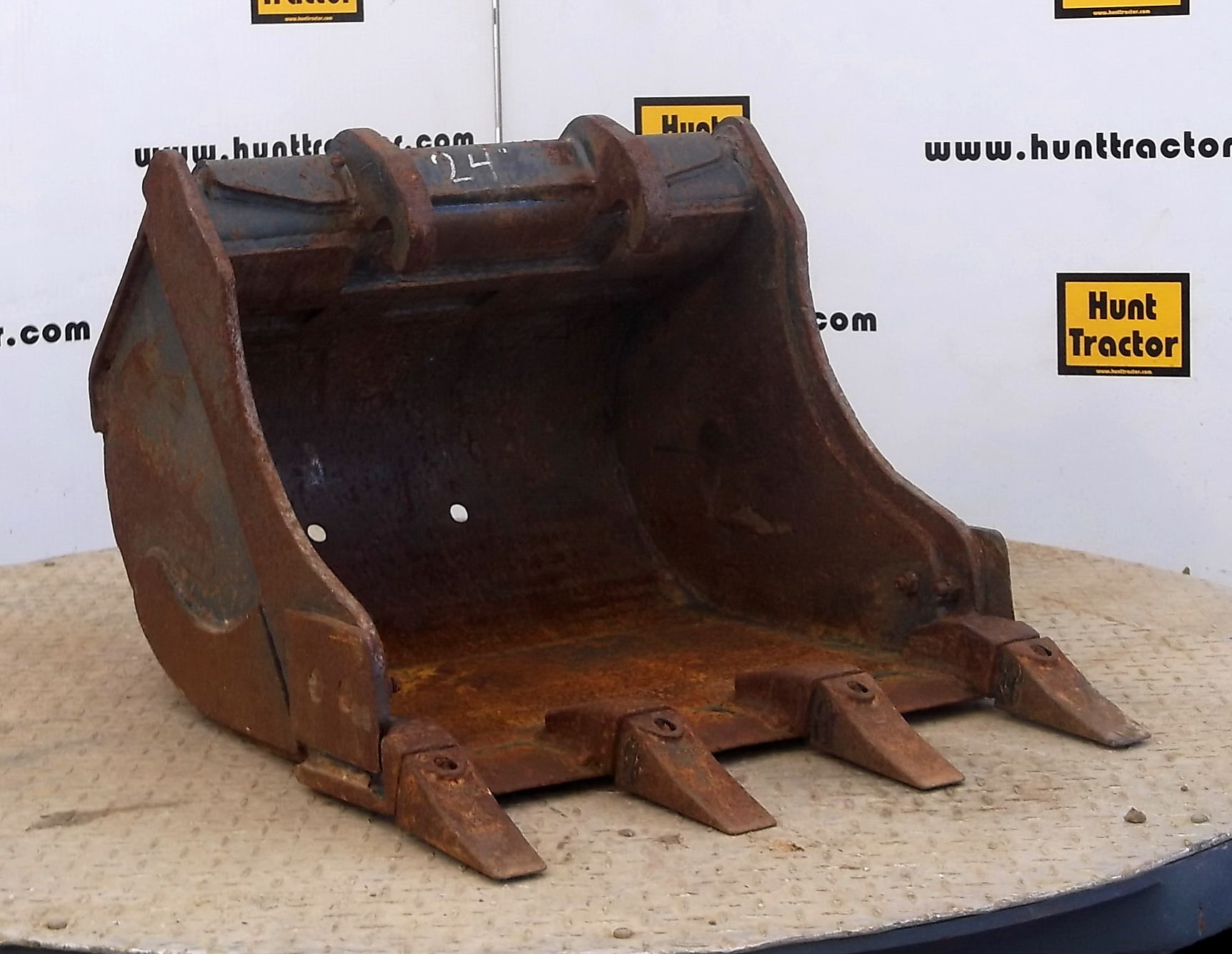 Used 24 Bobcat E35 Bobcat X Change Class III Mini Excavator Bucket used-24-bobcat-e35-bobcat-x-change-class-iii-mini-excavator-bucket