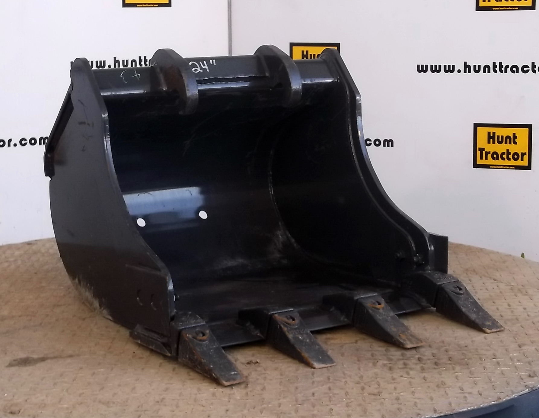 Hunt Tractor New 24" Bobcat 331 Bobcat XChange Class III Mini