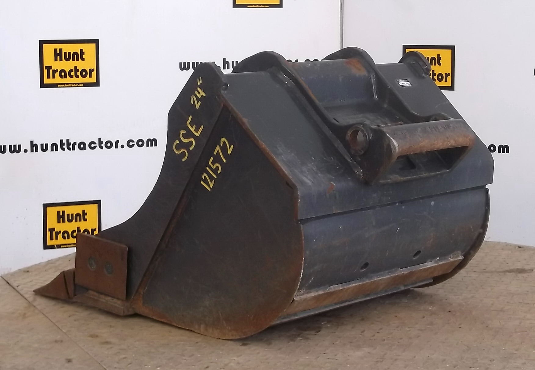 Hunt Tractor Used 24" Class III Bobcat XChange MiniExcavator Bucket