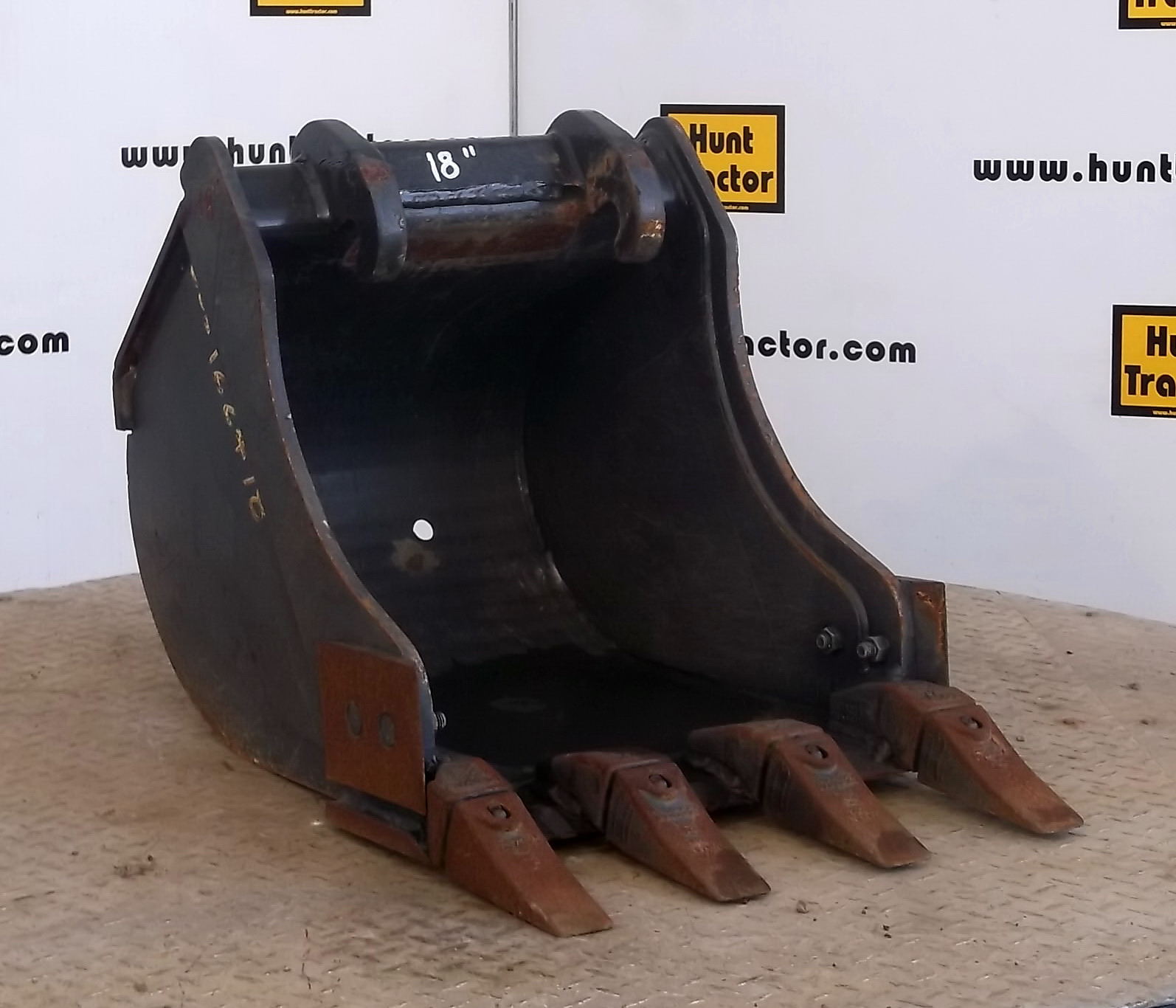 Hunt Tractor Used 18" Class III Bobcat XChange MiniExcavator Bucket
