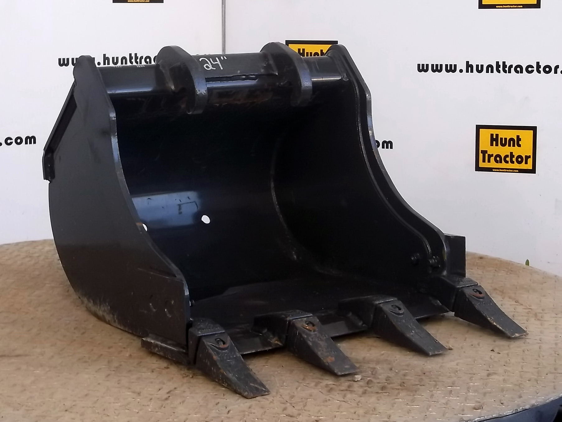 Hunt Tractor New 24" Bobcat 331 Bobcat XChange Class III Mini