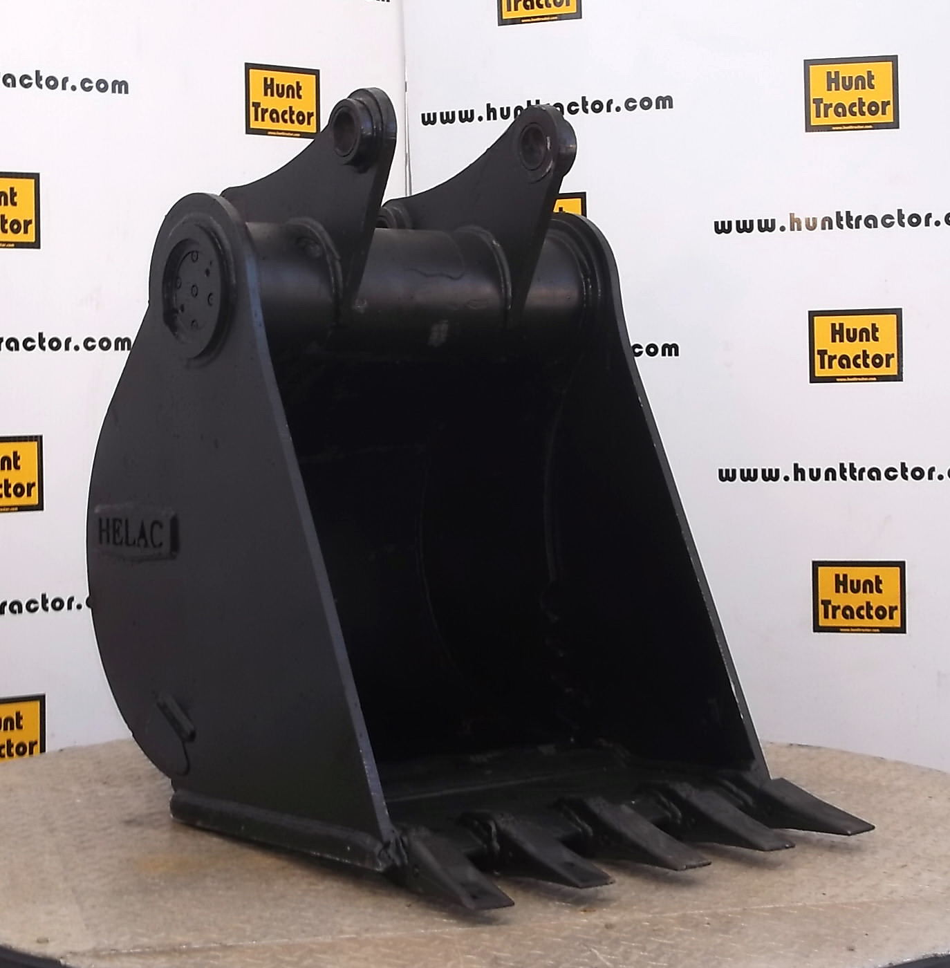 Hunt Tractor New 24 Caterpillar 416D Pin On Jaw Bucket For Sale hunt-tractor-new-24-caterpillar-416d-pin-on-jaw-bucket-for-sale
