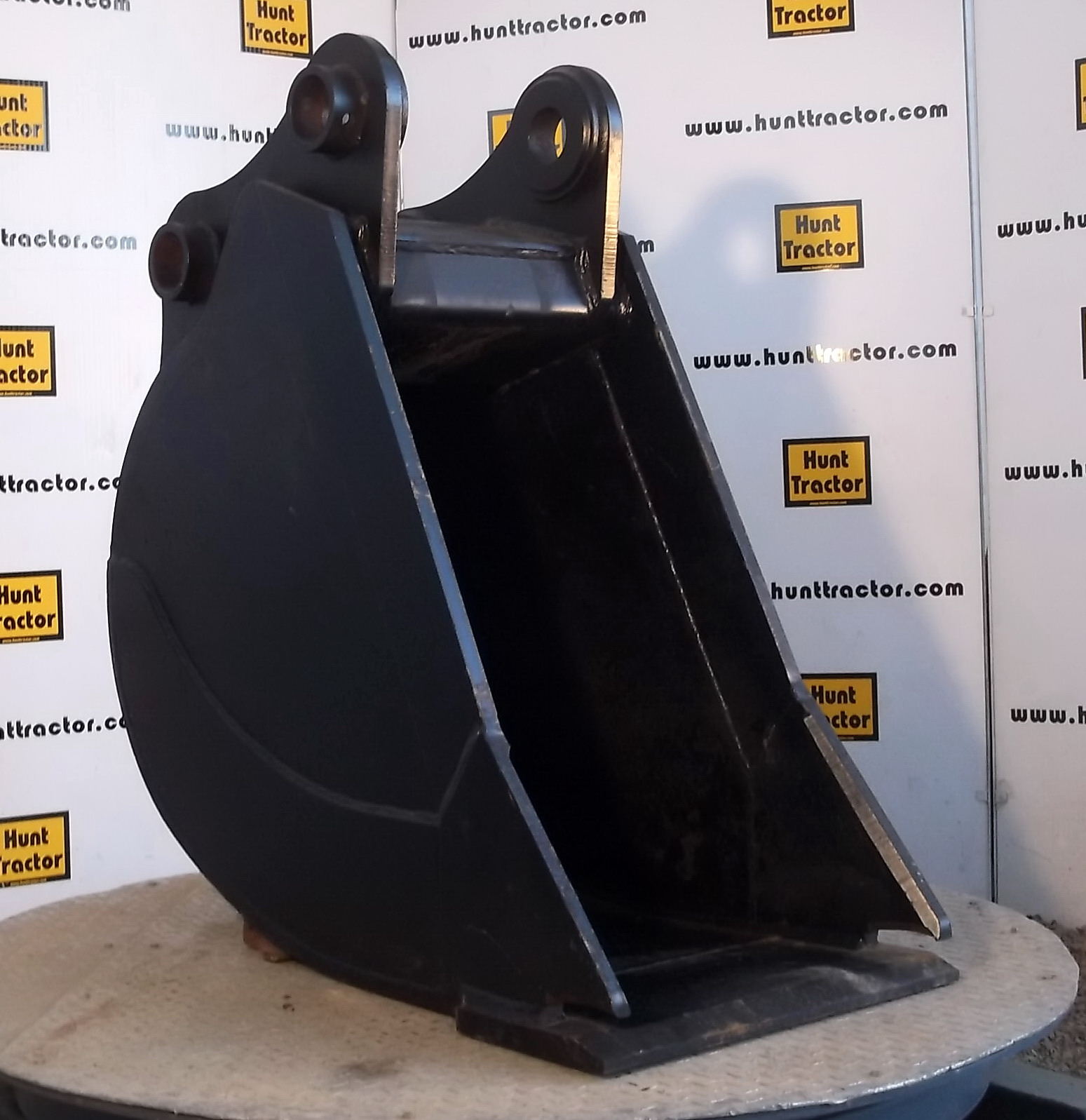 New 24" John Deere 160GLC PinOn Excavator Bucket For Sale