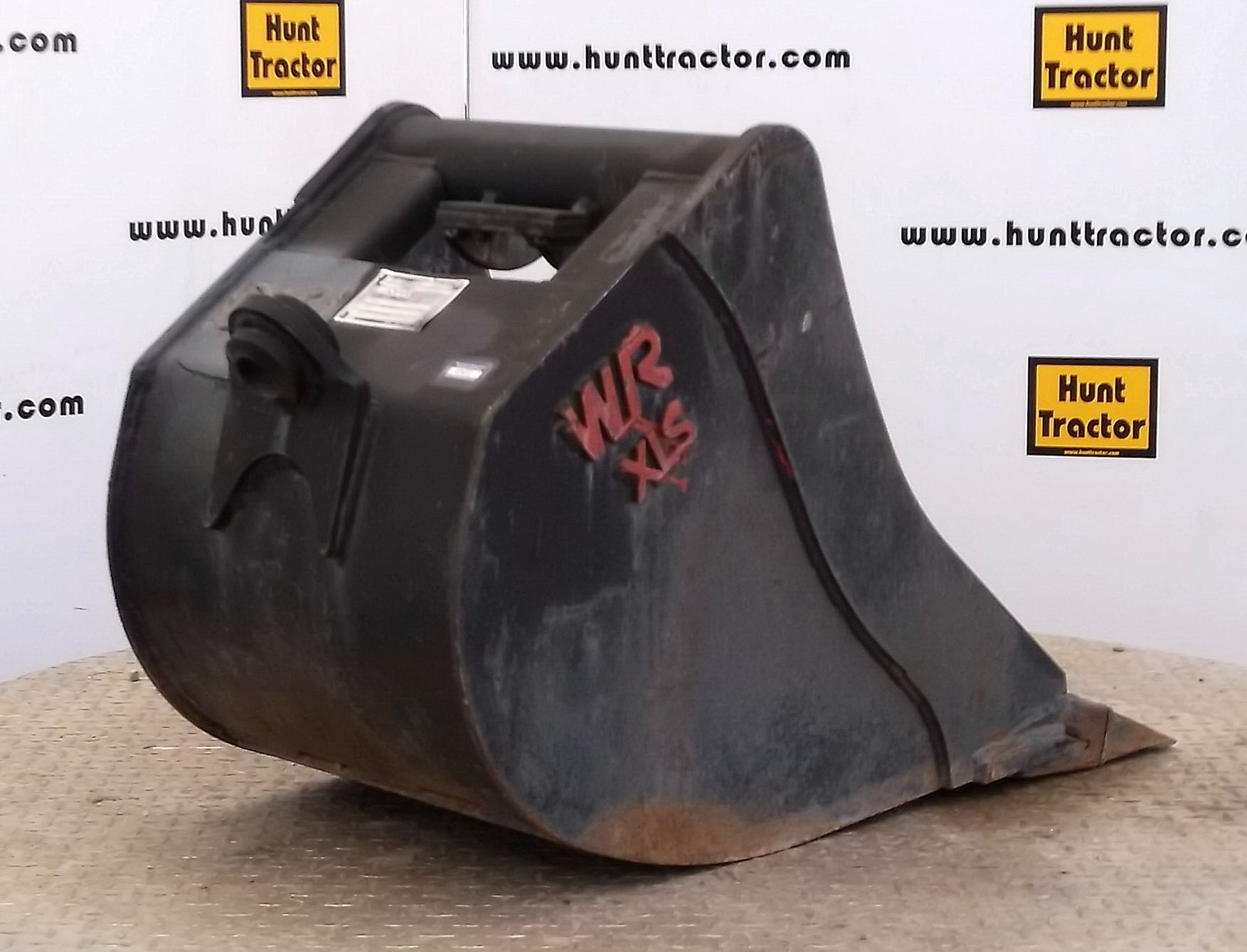 Hunt Tractor New 18" 1/8 Yd WainRoy XLS MiniExcavator Bucket For Sale