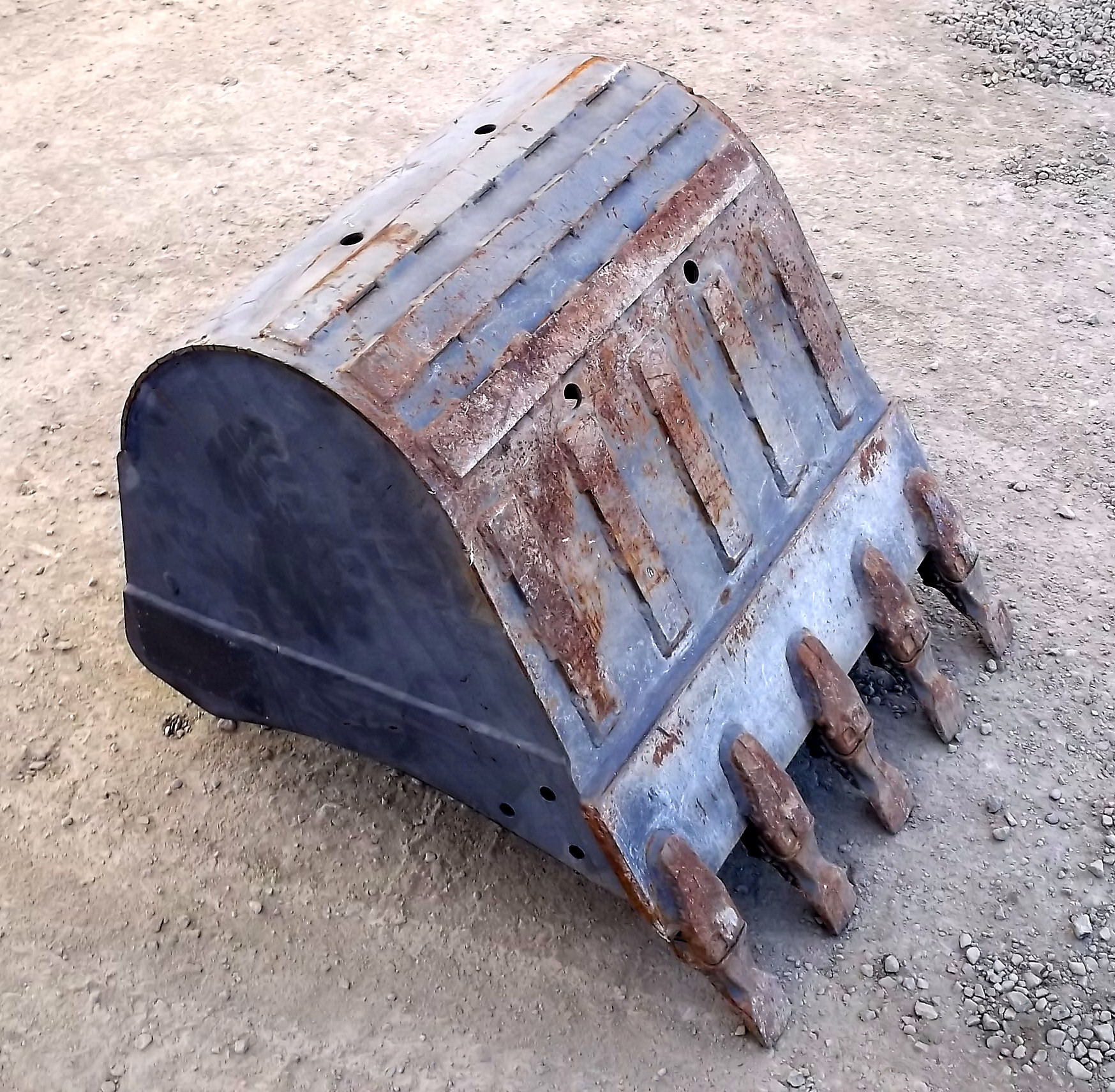 Hunt Tractor New 24" Volvo EC35 PinOn MiniExcavator Bucket For Sale