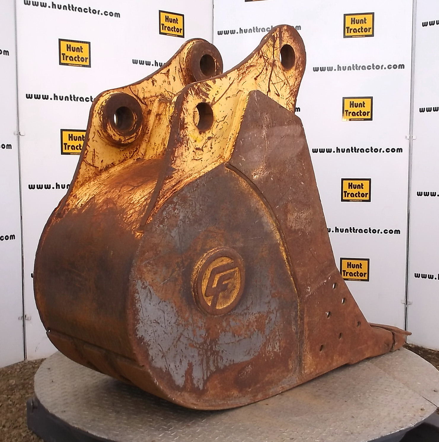 Used 24" Kobelco SK235SRLC1 PinOn Excavator Bucket For Sale