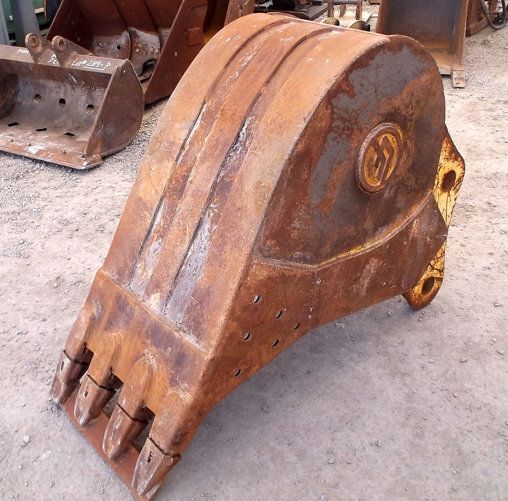 Used 24" Kobelco SK235SRLC1 PinOn Excavator Bucket For Sale