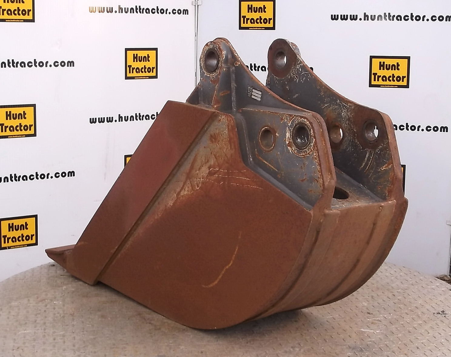 Hunt Tractor Used 18" New Holland B95B PinOn Backhoe Bucket For Sale