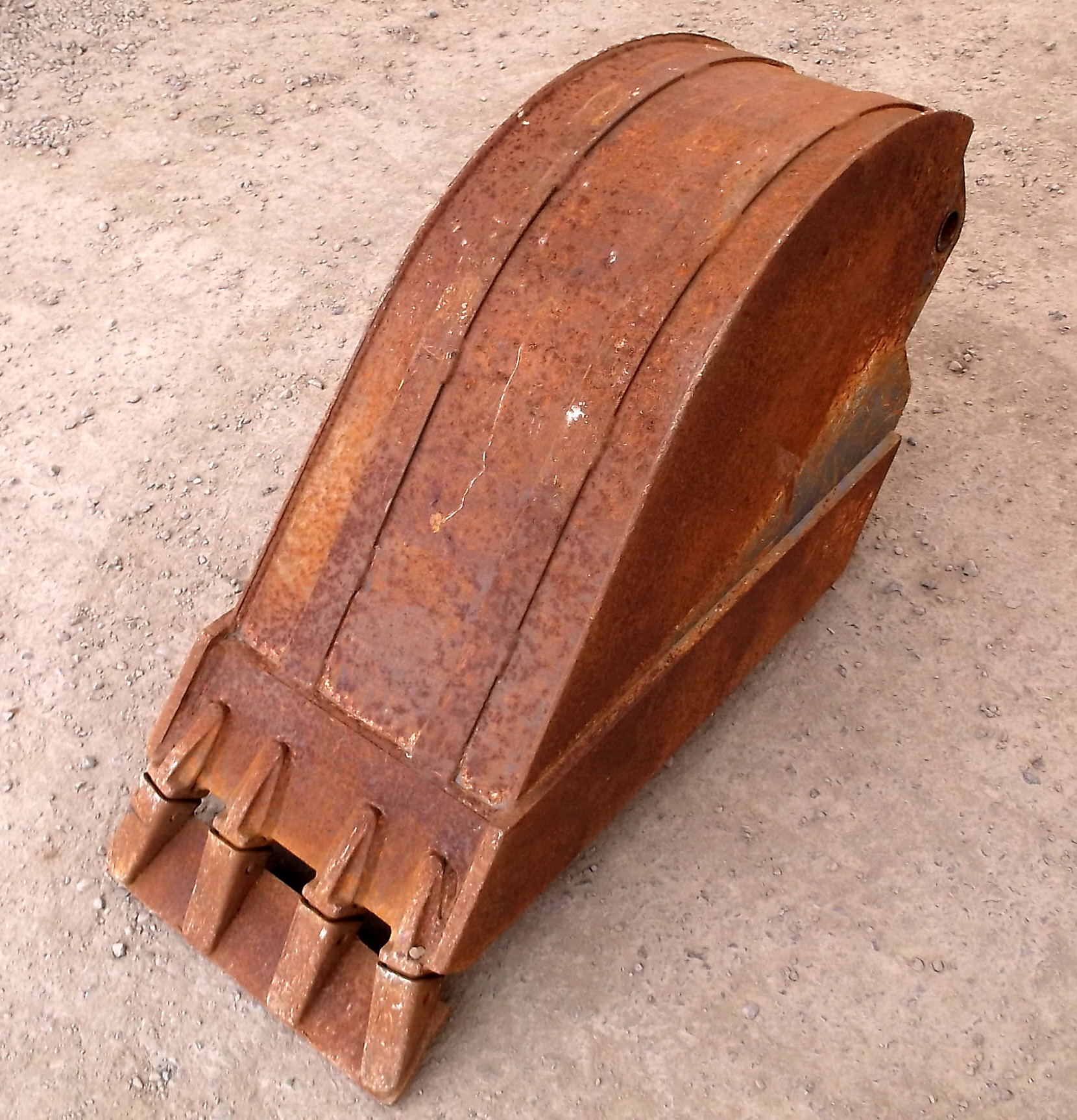 Hunt Tractor Used 18" New Holland B95B PinOn Backhoe Bucket For Sale