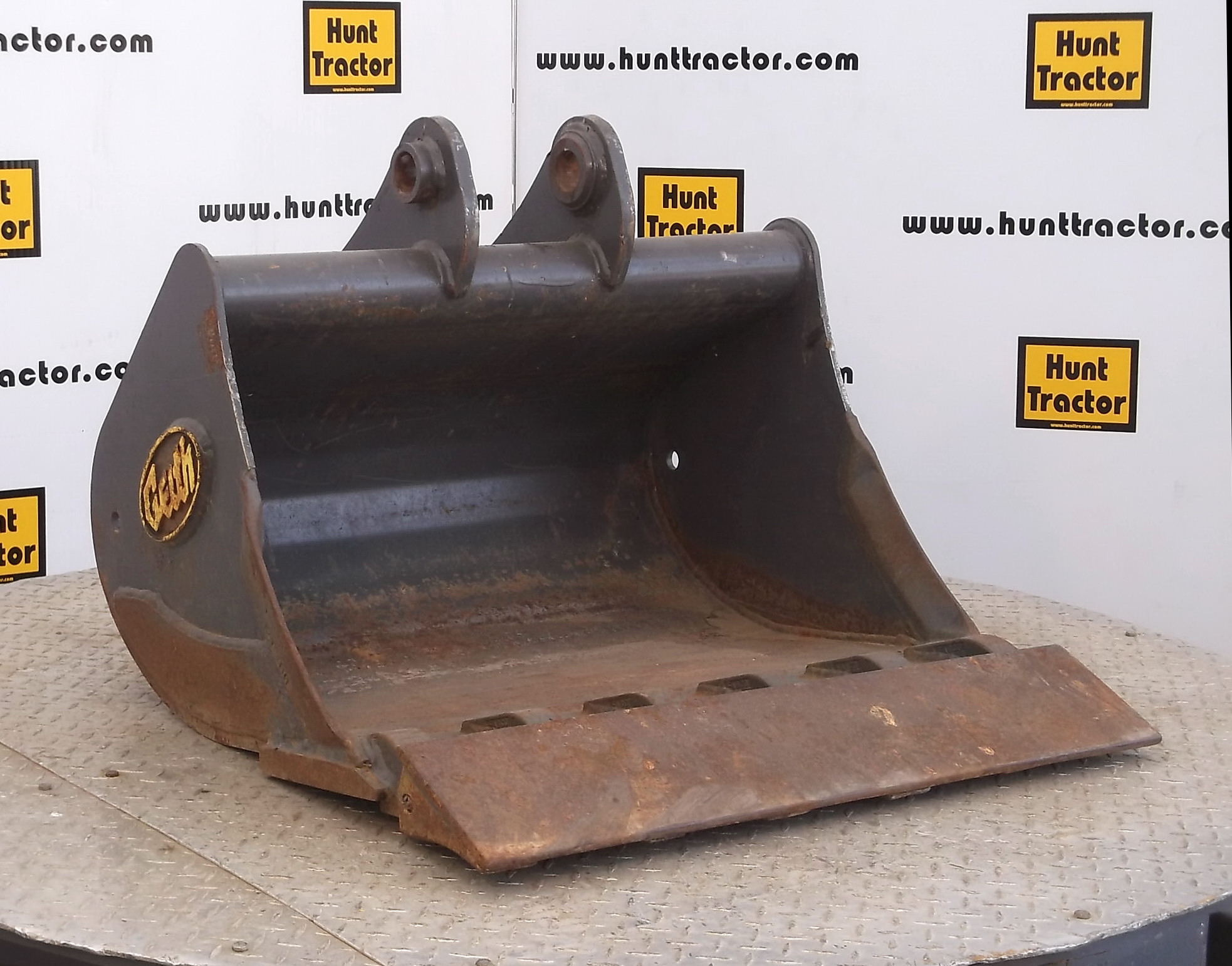 Hunt Tractor Used 30" Terex HR3.7 PinOn MiniExcavator Bucket For Sale