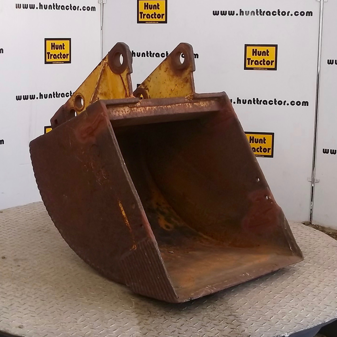 Used 24" John Deere 310A PinOn Backhoe Bucket For Sale