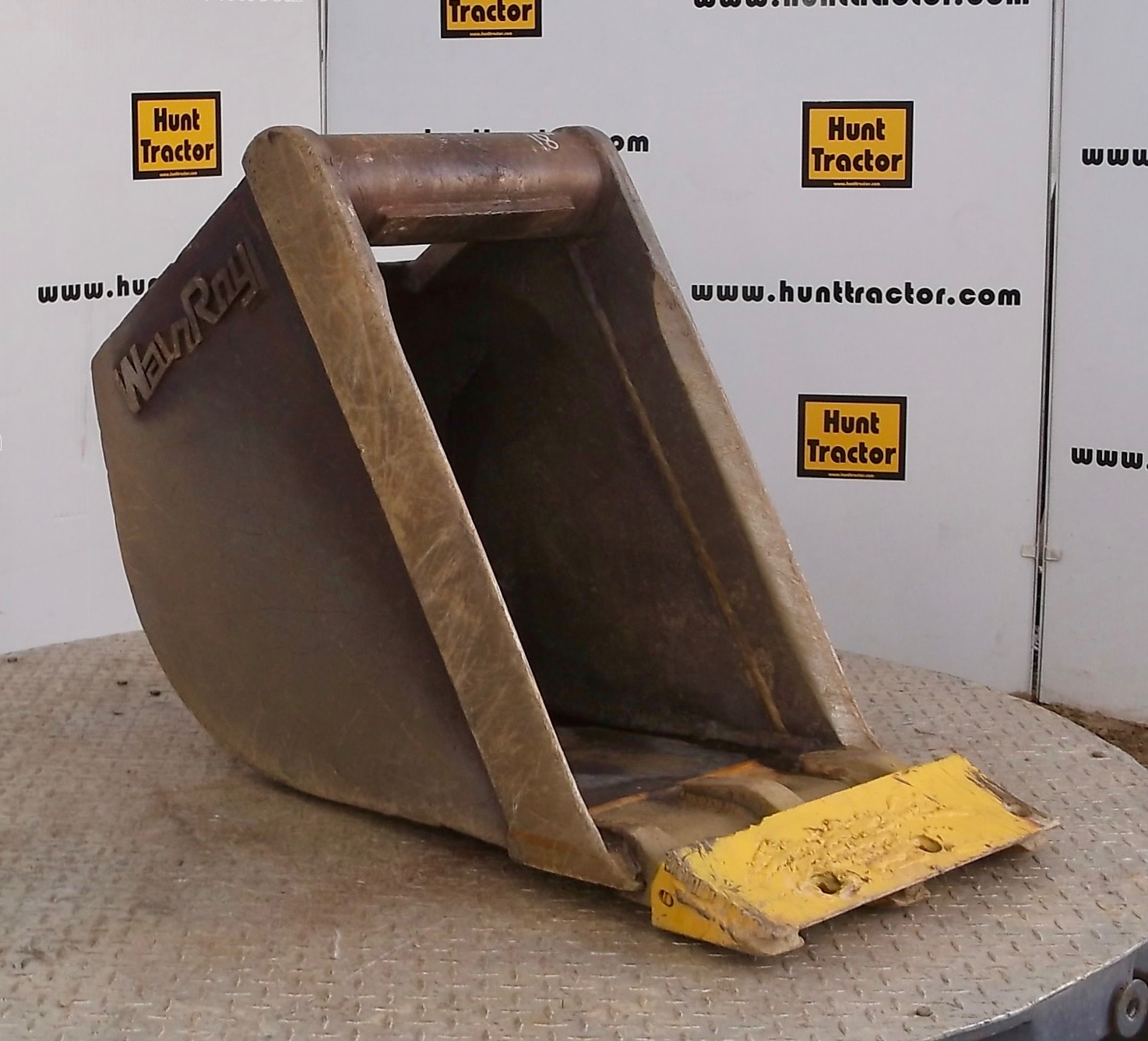 Used 18" 1/4 Yd WainRoy Backhoe Bucket For Sale