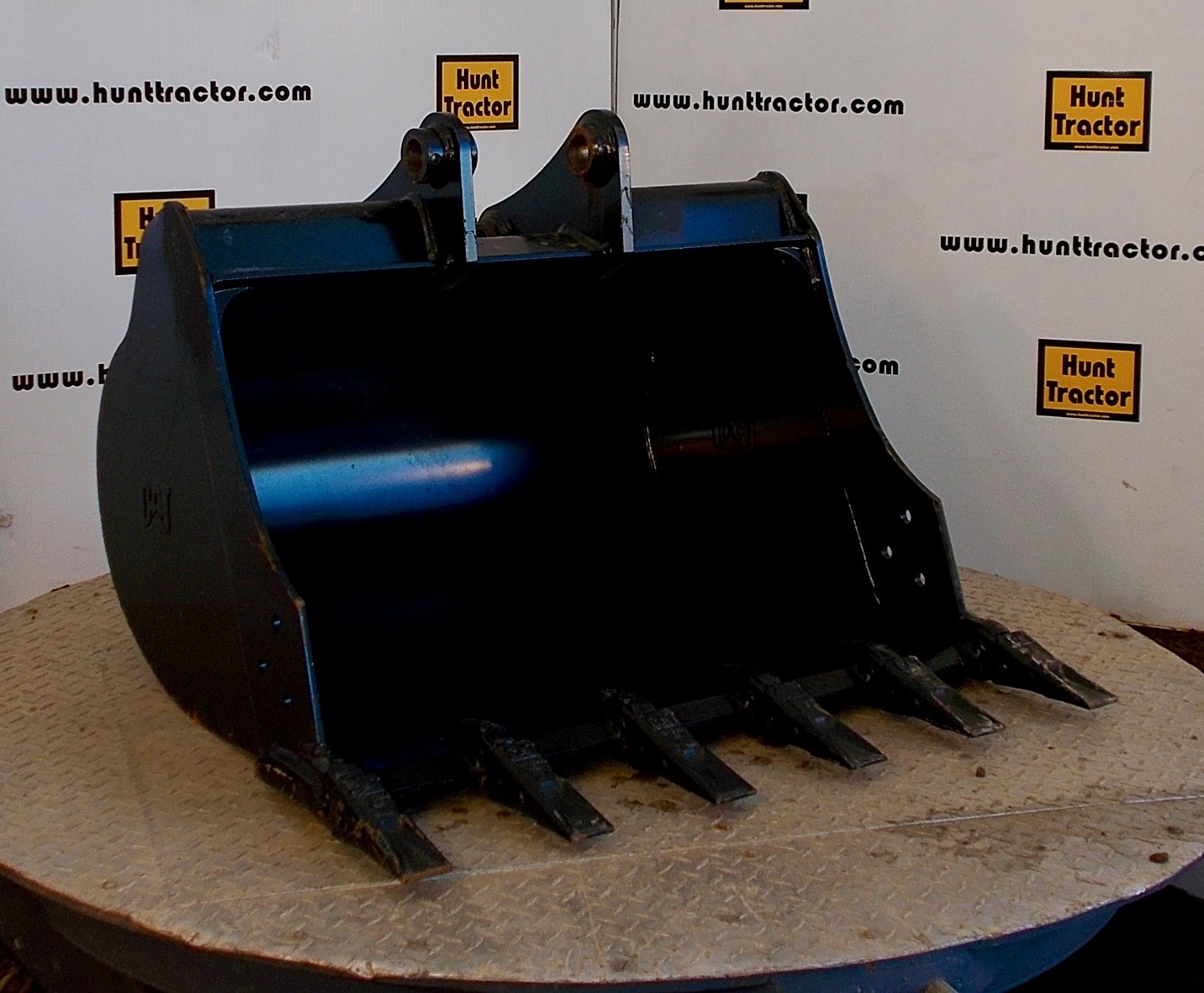 New 36" Caterpillar 305CR PinOn MiniExcavator Bucket For Sale