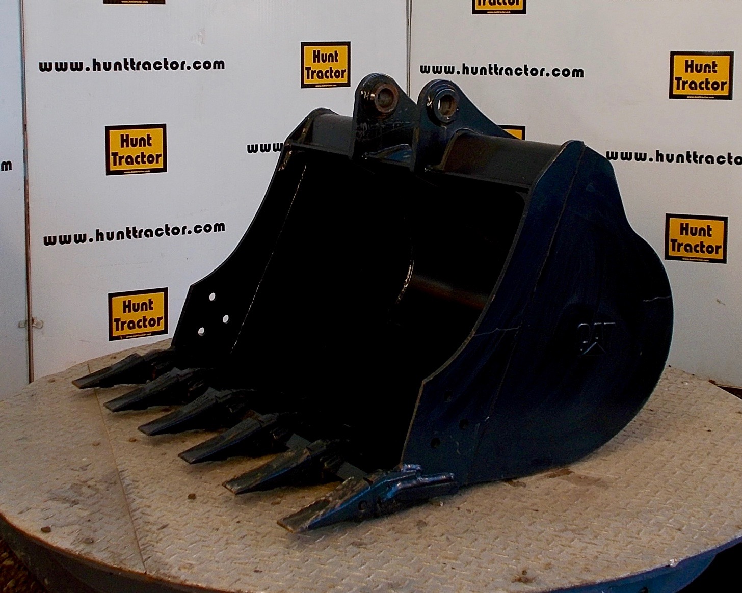 New 36" Caterpillar 304.5 PinOn MiniExcavator Bucket For Sale