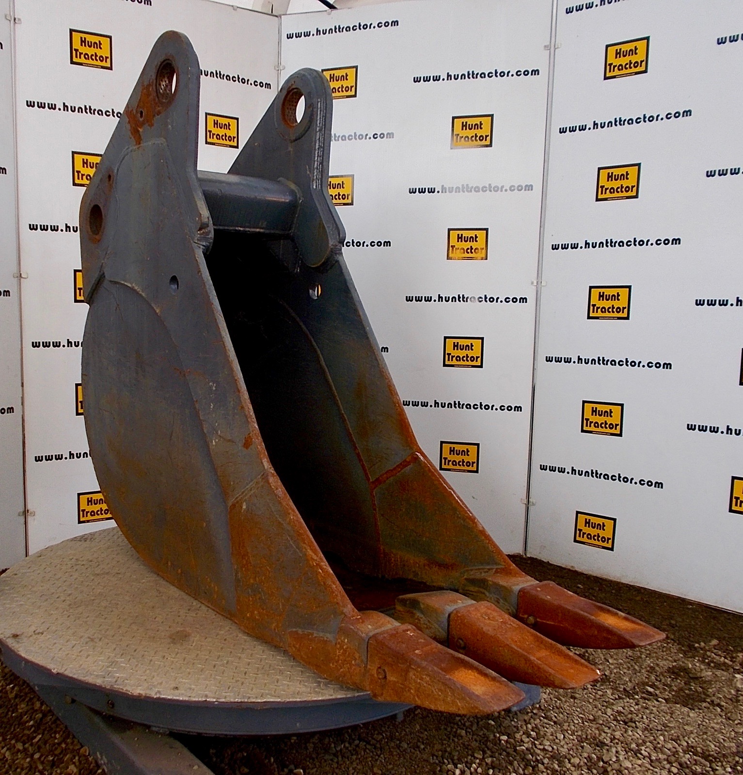 Used 24" *NonStandard* PinOn Excavator Bucket For Sale