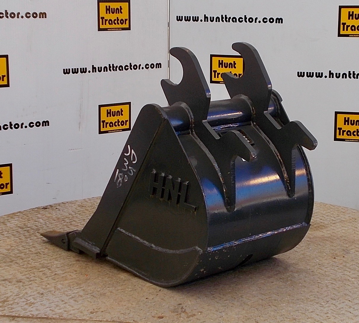new-18-john-deere-27c-zts-john-deere-wedge-mini-excavator-bucket-for-sale