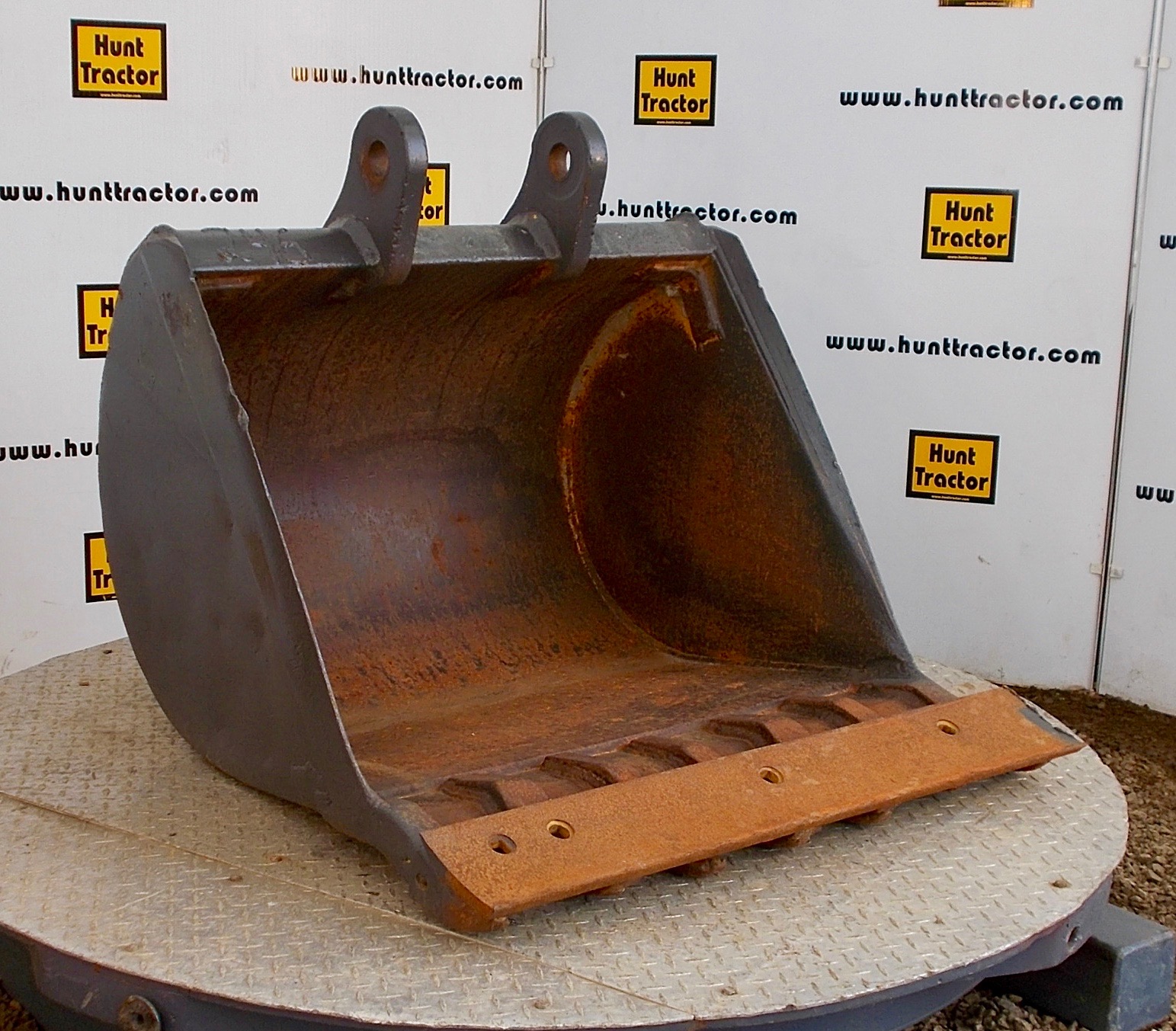 Used 36" Case 580L PinOn Backhoe Bucket For Sale