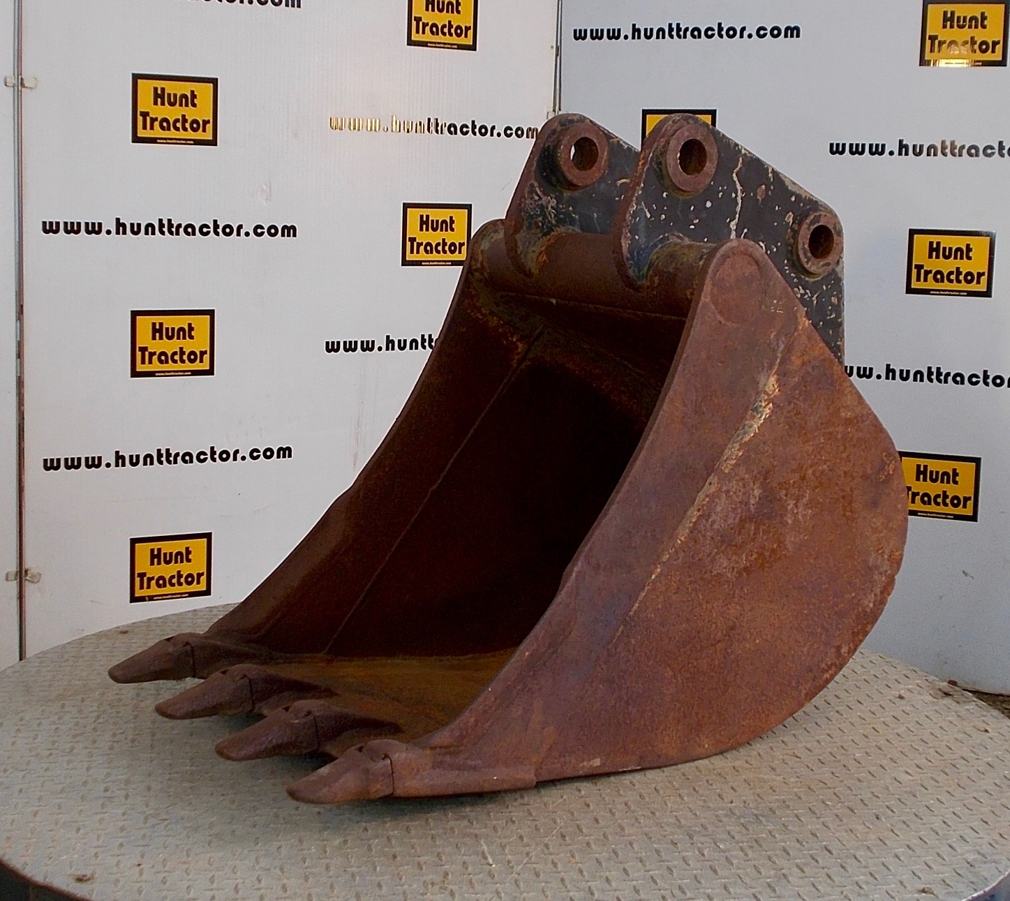 Used 24" Bobcat 442 PinOn Excavator Bucket For Sale