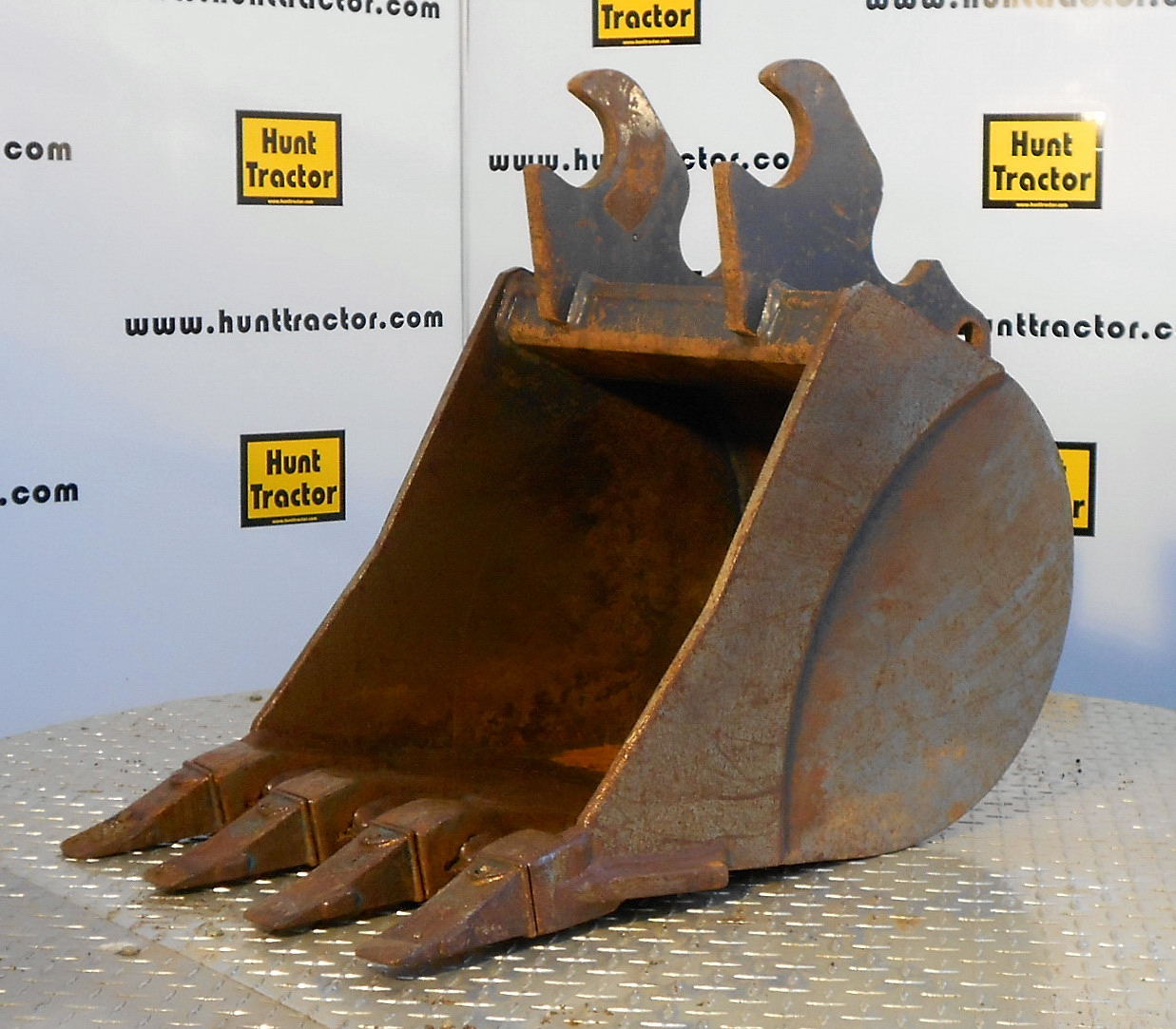 Hunt Tractor Used 18" Kubota KX91 Kubota Wedge MiniExcavator Bucket