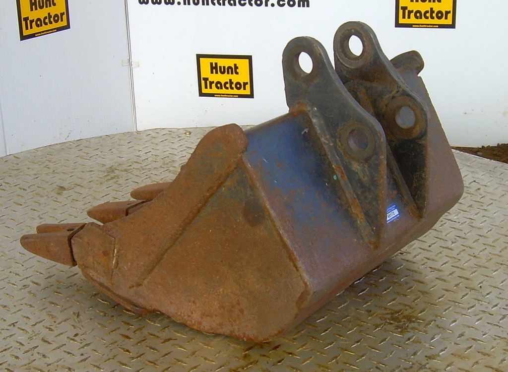 Hunt Tractor Used 18" Bobcat 322D PinOn MiniExcavator Bucket For Sale