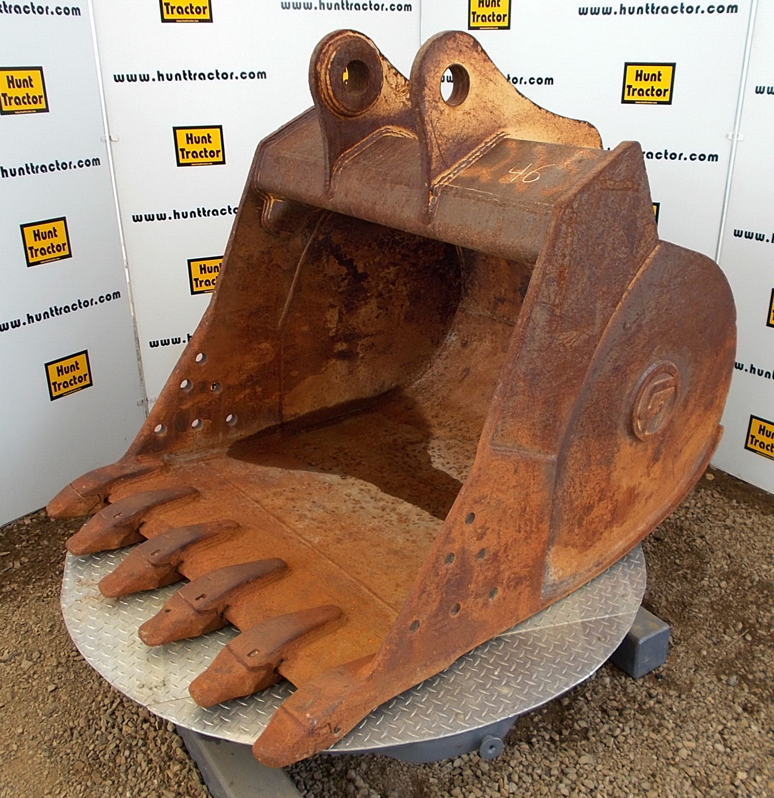 Used 48" John Deere 200CLC PinOn Excavator Bucket For Sale