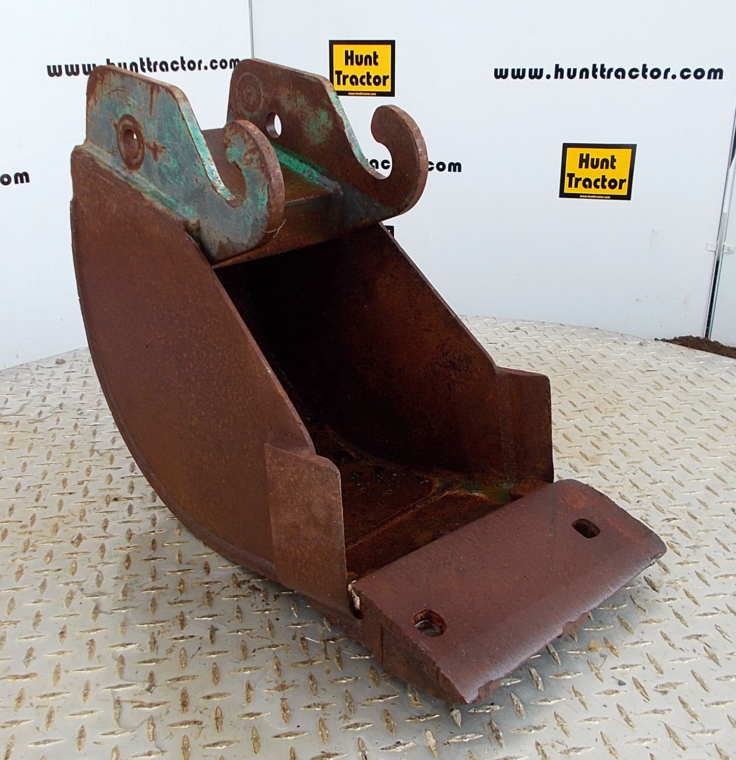 Hunt Tractor Used 12" Terramite T5 Terramite Q/C Backhoe Bucket For Sale