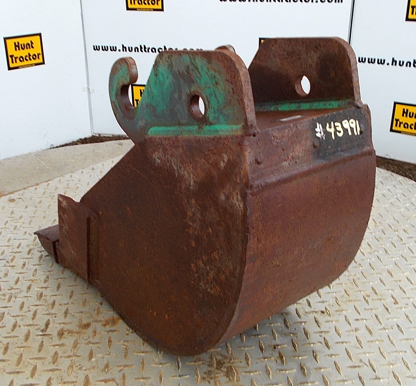 Hunt Tractor Used 12" Terramite T5 Terramite Q/C Backhoe Bucket For Sale