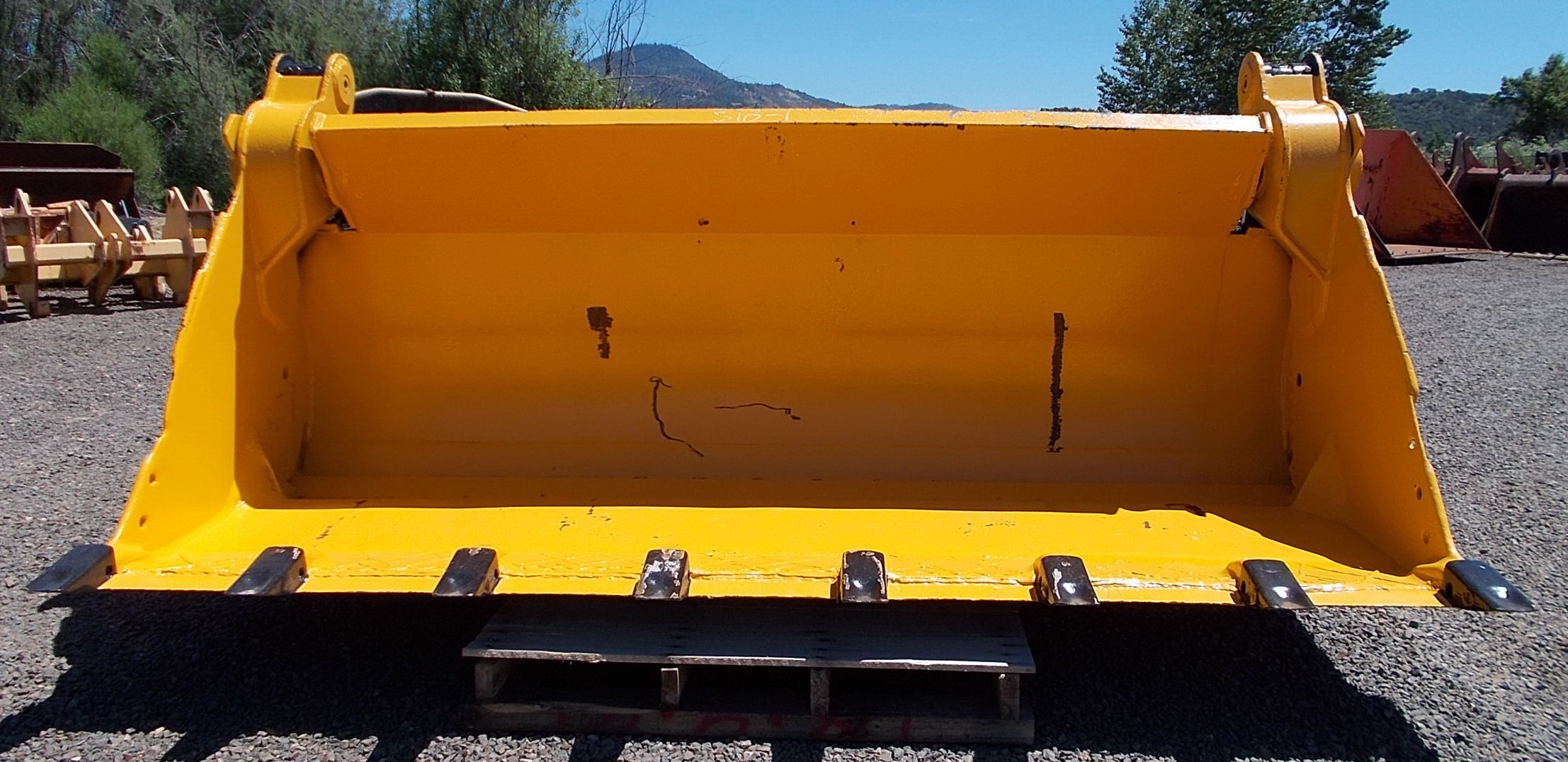 Hunt Tractor Used 103" John Deere 544E PinOn 41 Loader Bucket For Sale