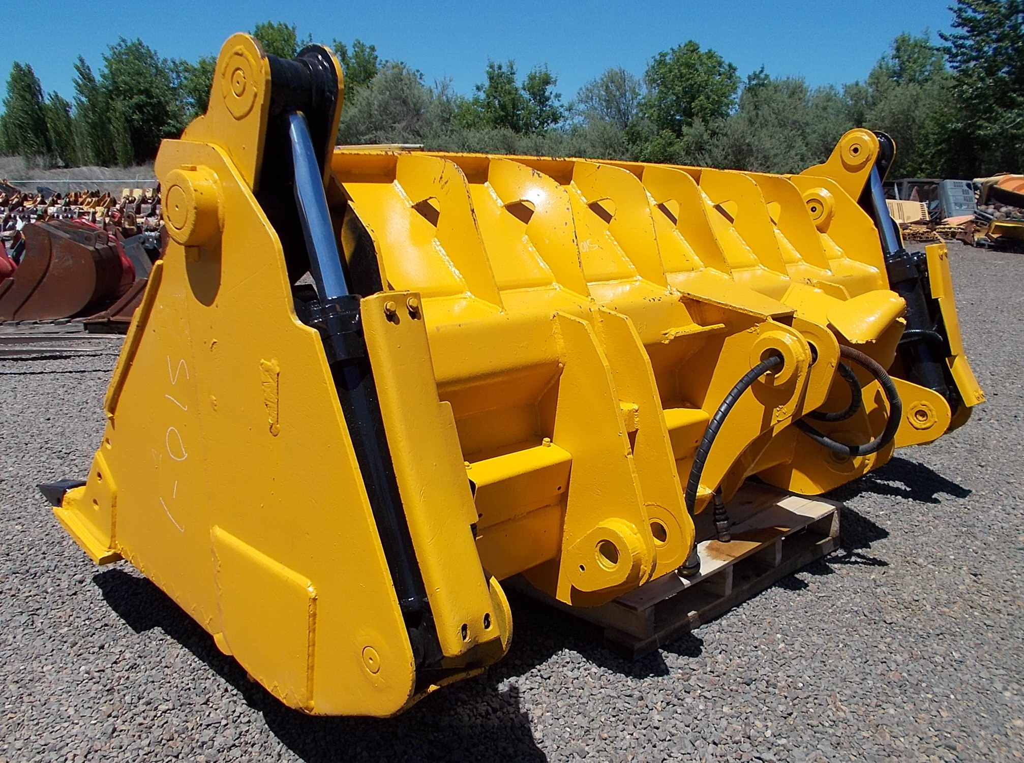 Hunt Tractor Used 103" John Deere 544E PinOn 41 Loader Bucket For Sale