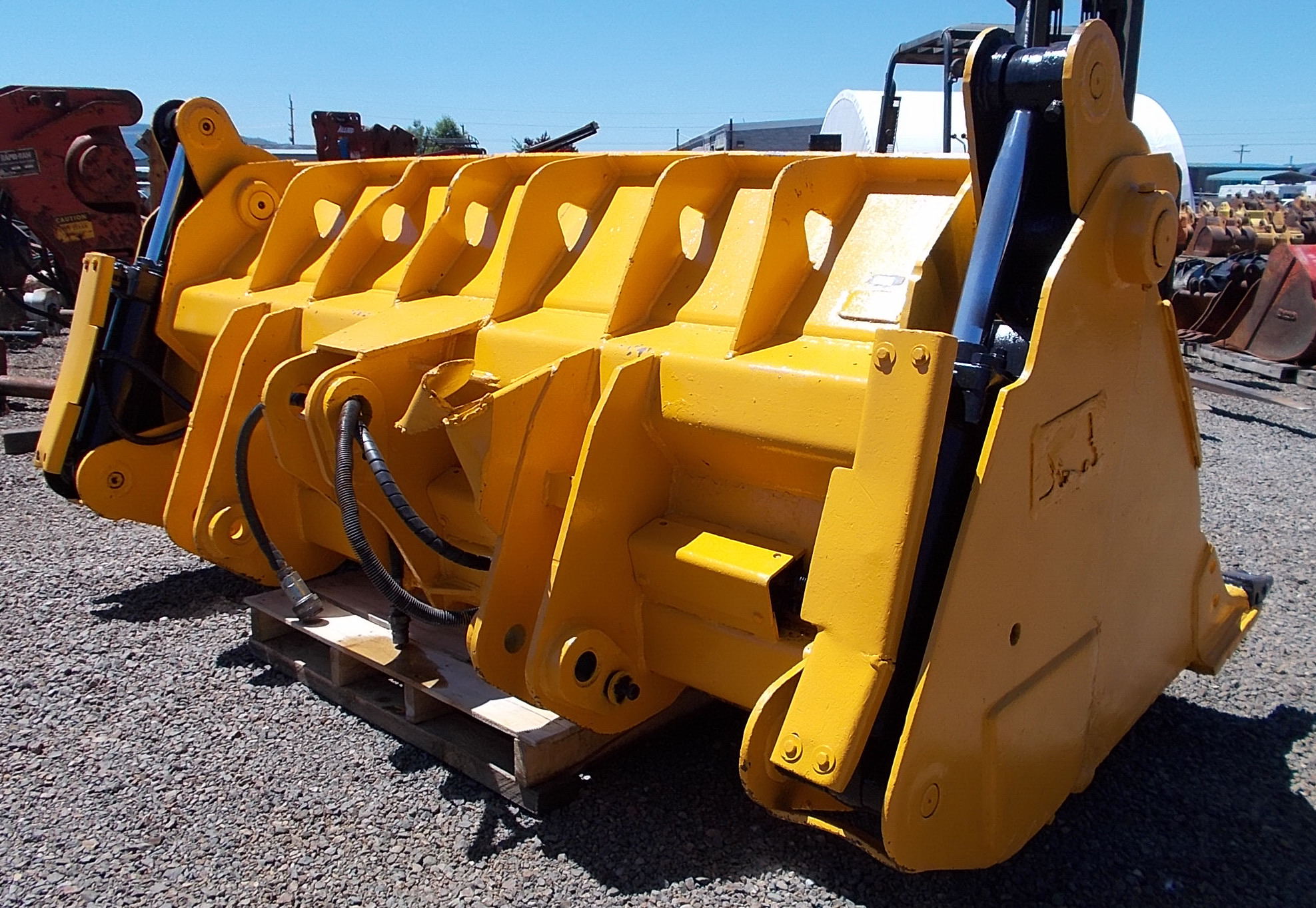 Hunt Tractor Used 103" John Deere 544E PinOn 41 Loader Bucket For Sale