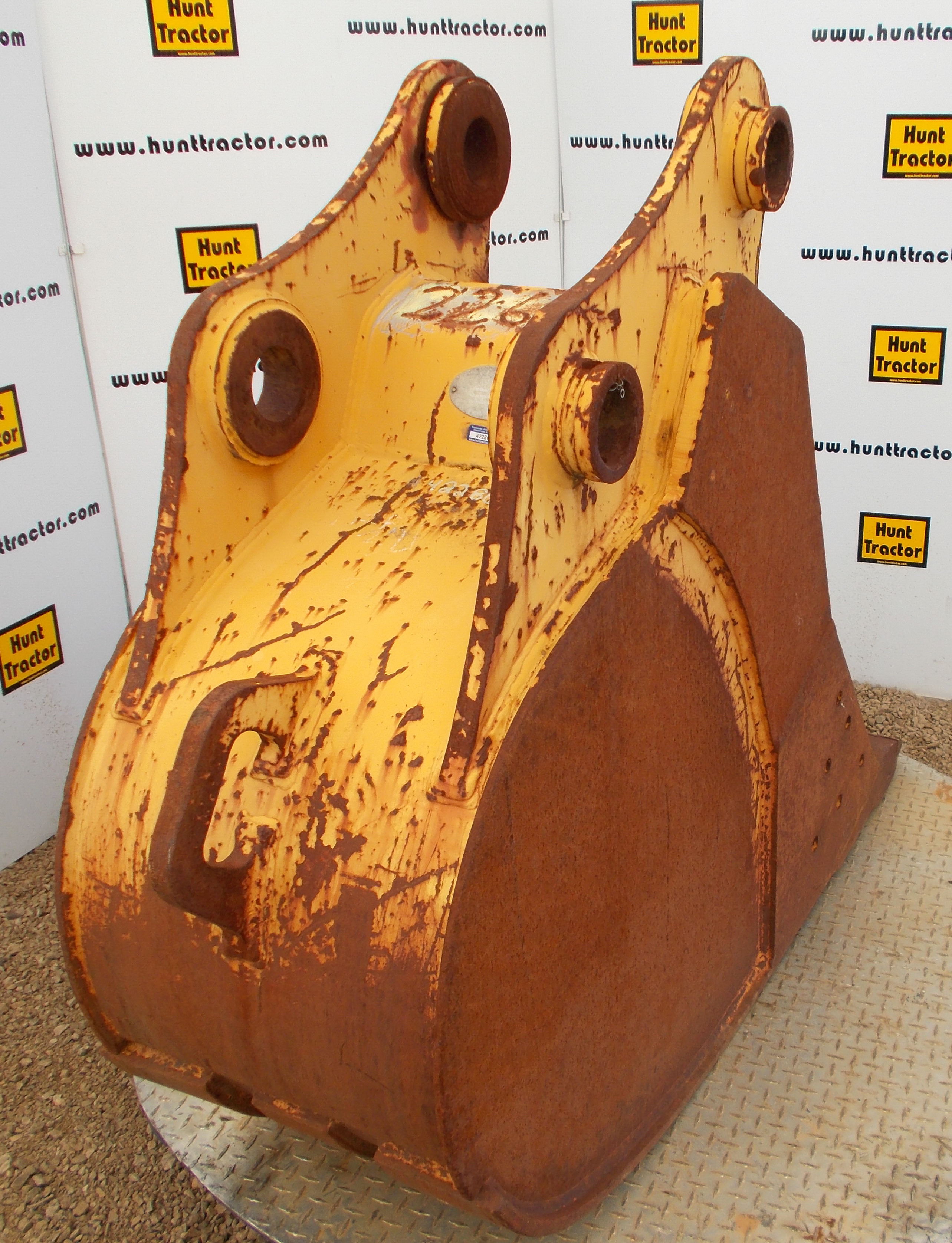 Used 24" John Deere 200 PinOn Excavator Bucket For Sale