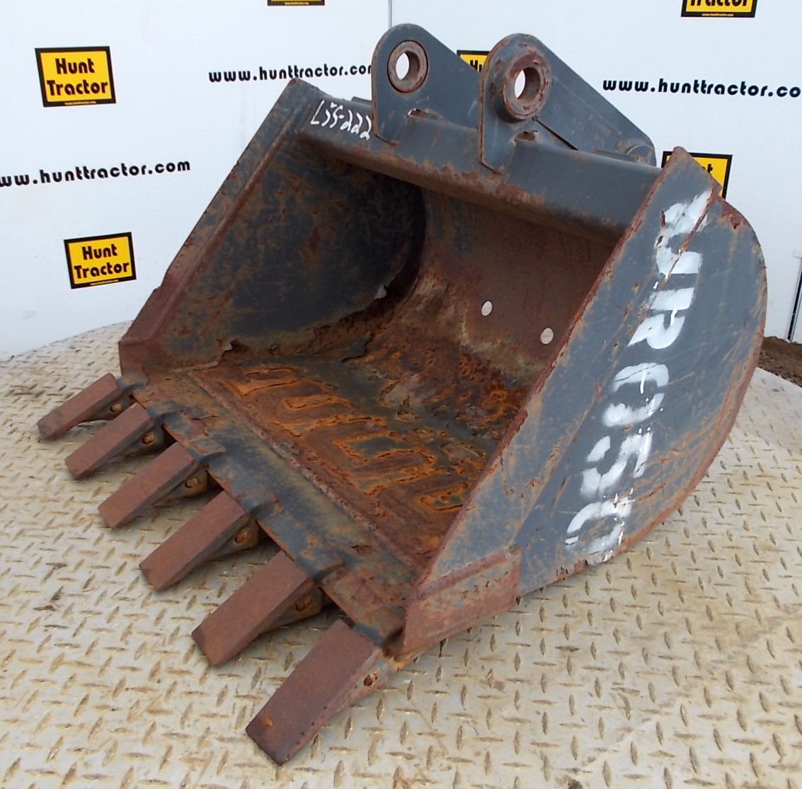 Used 30" Bobcat 811 PinOn Backhoe Bucket For Sale