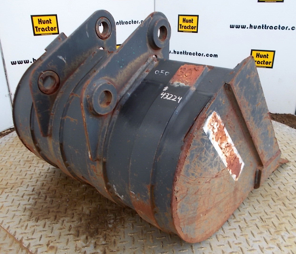 Used 30" Bobcat 811 PinOn Backhoe Bucket For Sale