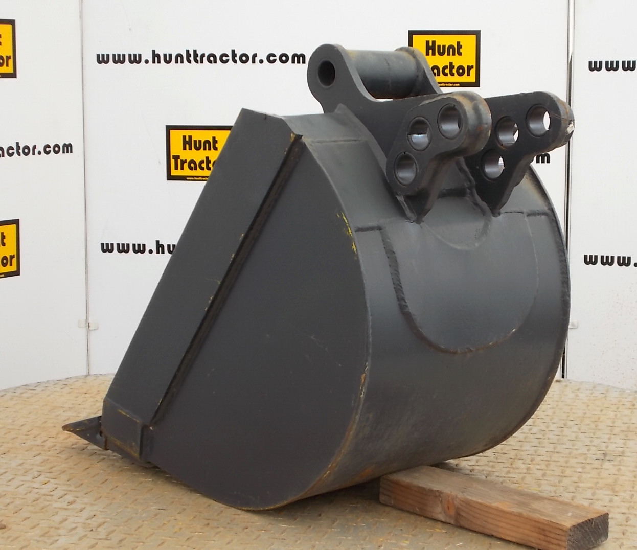 Used 16" Bradco 500 Series PinOn Backhoe Bucket For Sale