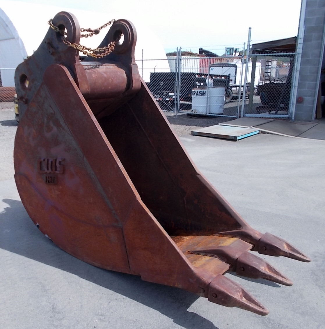 Used 36" Hitachi EX800 PinOn Excavator Bucket For Sale