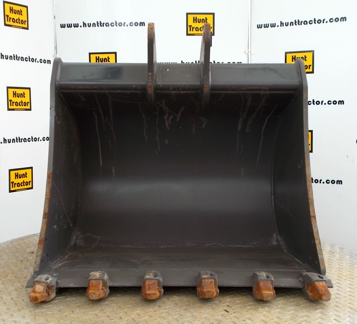 New 36" Volvo BL70 PinOn Backhoe Bucket For Sale